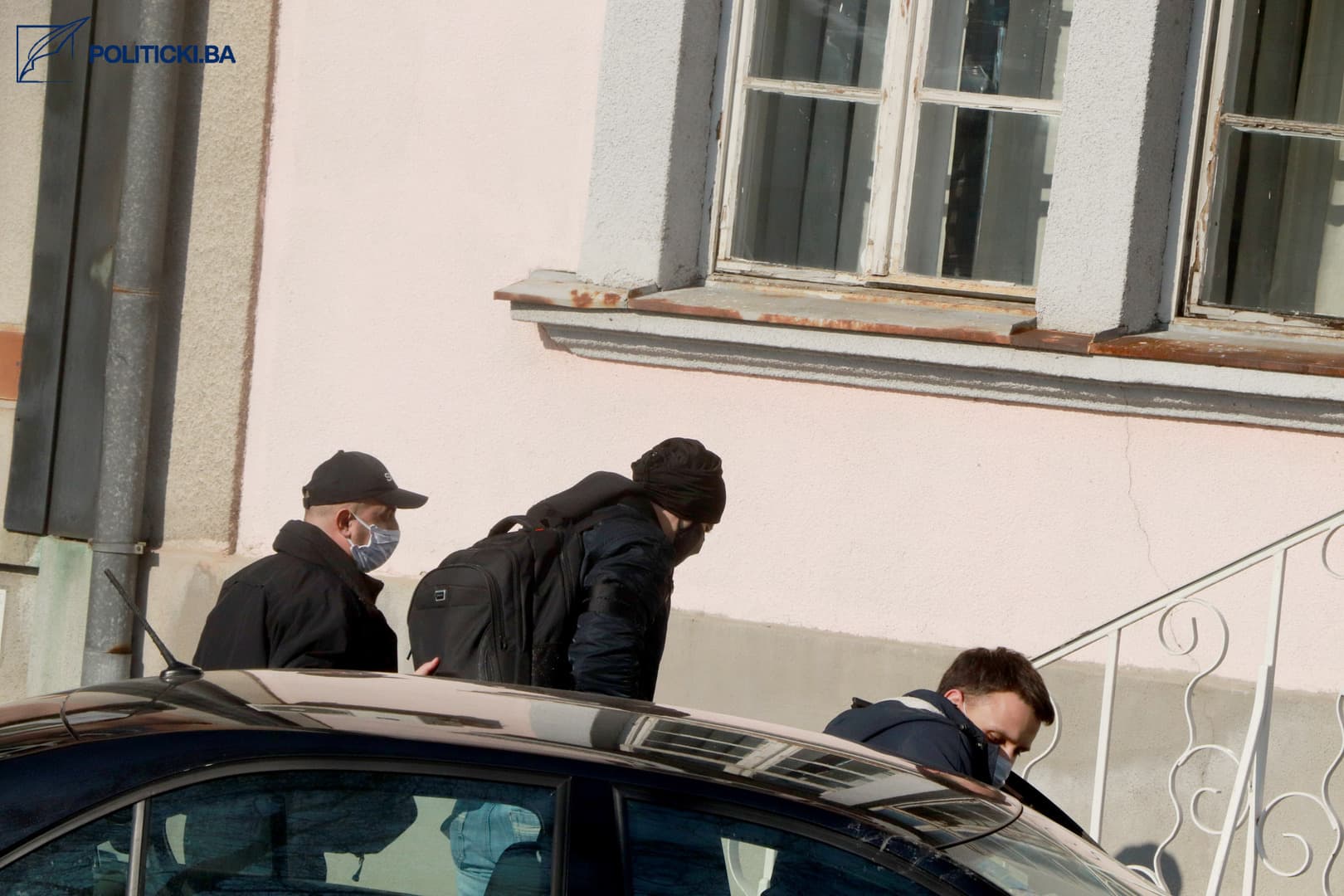 Uhapšeni u akciji „Brend“ dovedeni u prostorije SIPA-e u Tuzli - slika 7