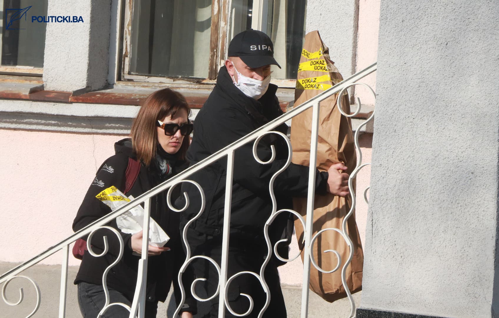 Uhapšeni u akciji „Brend“ dovedeni u prostorije SIPA-e u Tuzli - slika 5