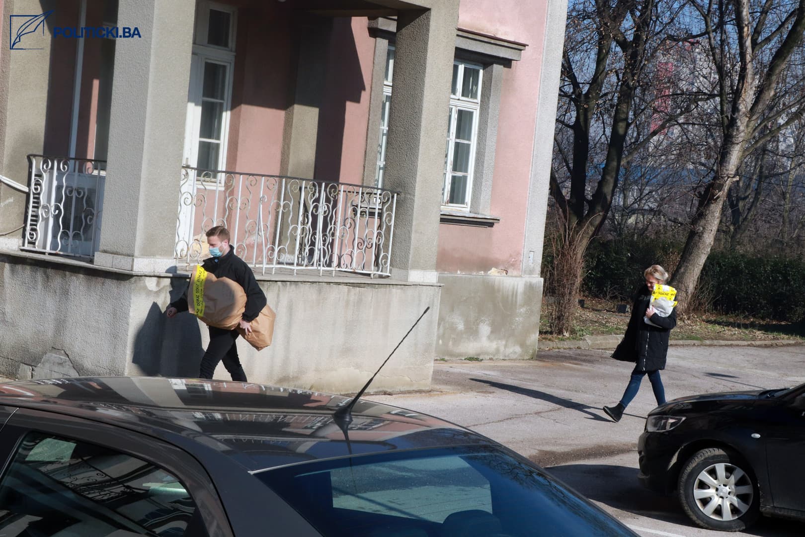 Uhapšeni u akciji „Brend“ dovedeni u prostorije SIPA-e u Tuzli - slika 4