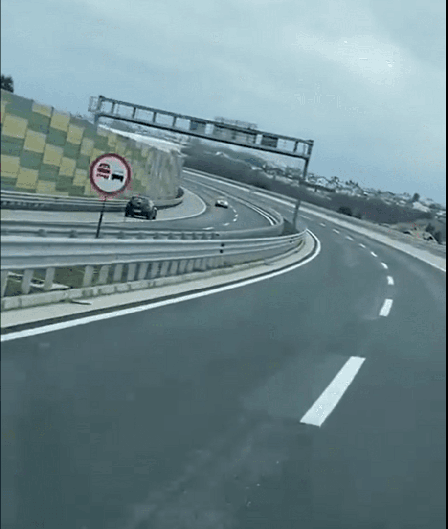 Strašno! Vozač uporno vozio suprotnom trakom na autoputu - slika 1