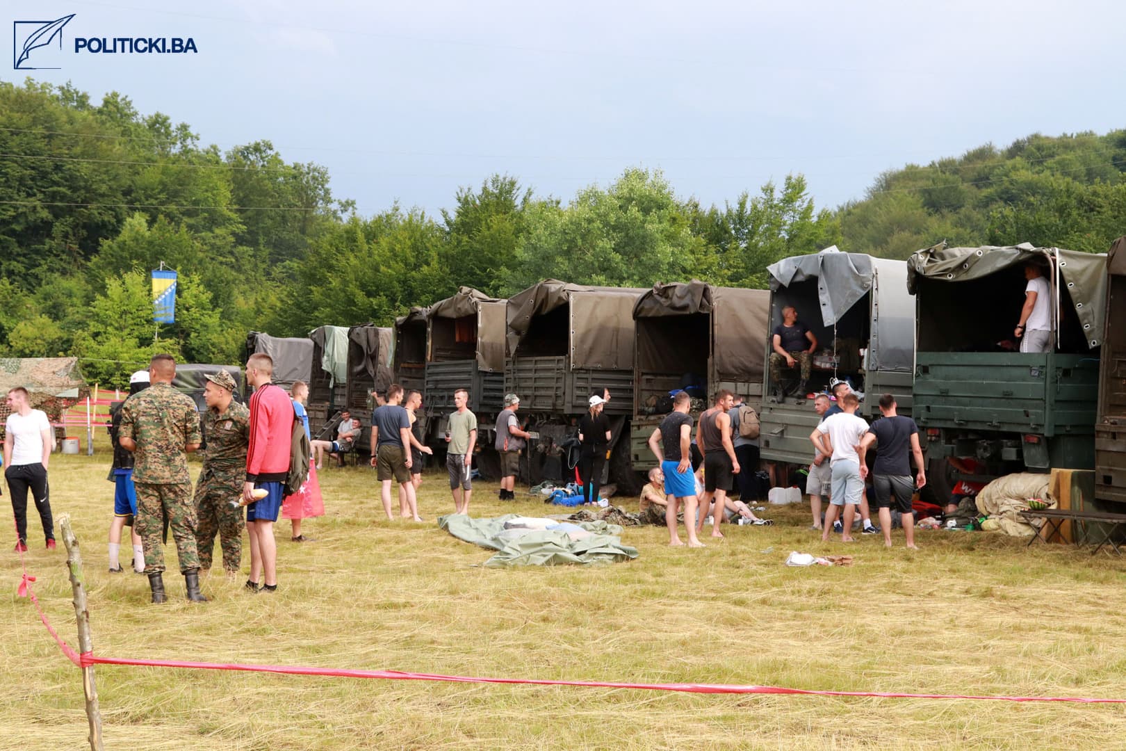 U Maršu mira jako puno mladih ljudi. Ubijenih u genocidu ima se ko sjećati - slika 11