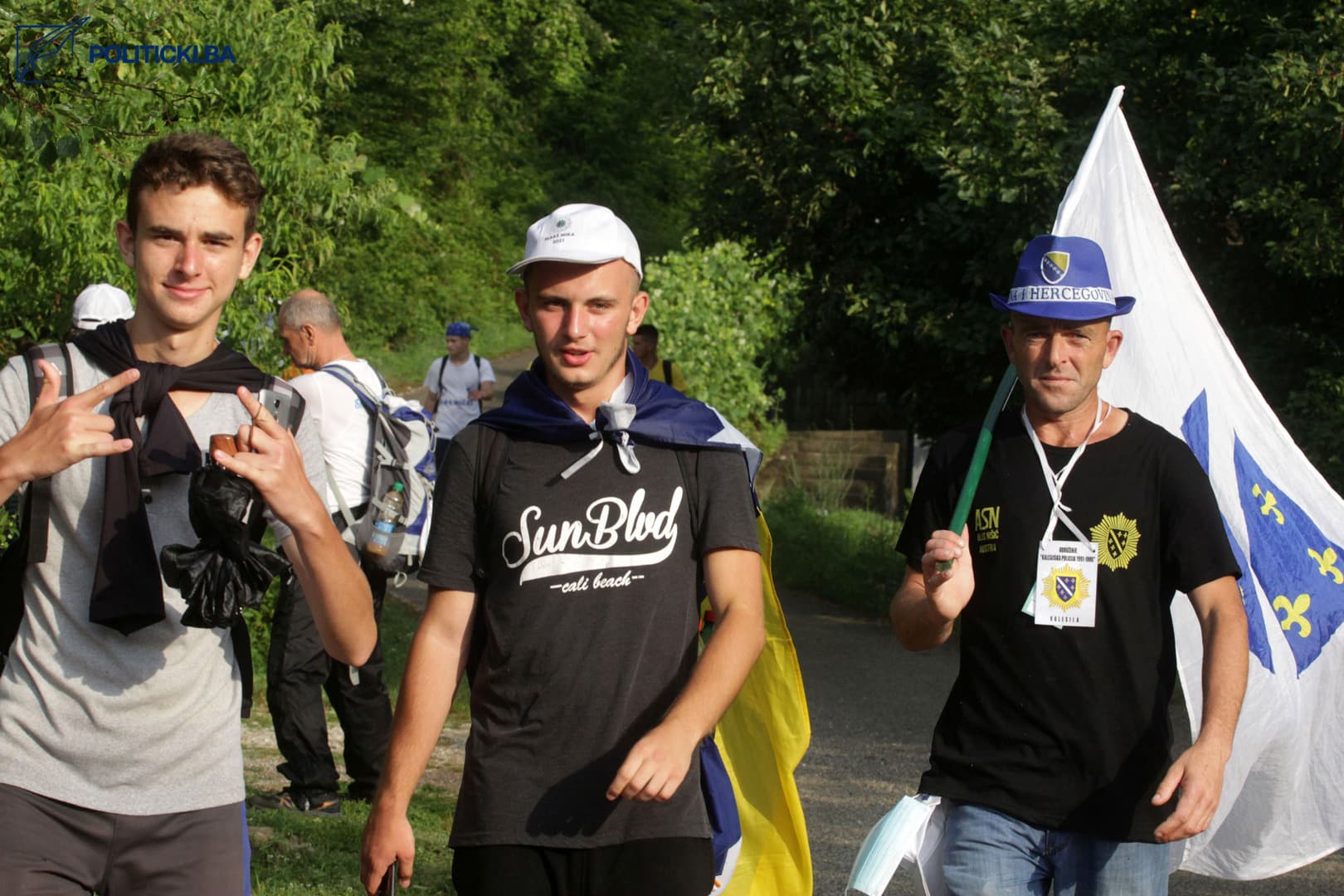 U Maršu mira jako puno mladih ljudi. Ubijenih u genocidu ima se ko sjećati - slika 14