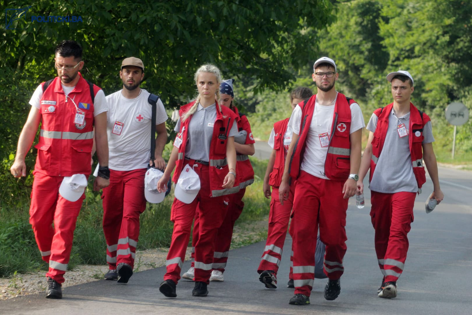 U Maršu mira jako puno mladih ljudi. Ubijenih u genocidu ima se ko sjećati - slika 10