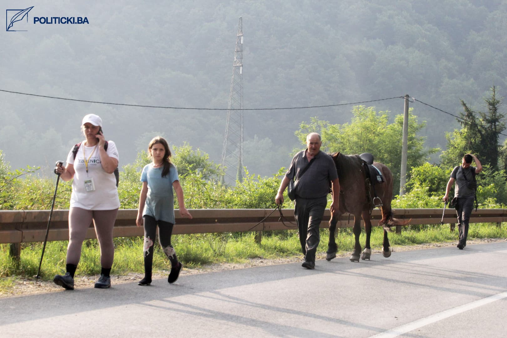 U Maršu mira jako puno mladih ljudi. Ubijenih u genocidu ima se ko sjećati - slika 9