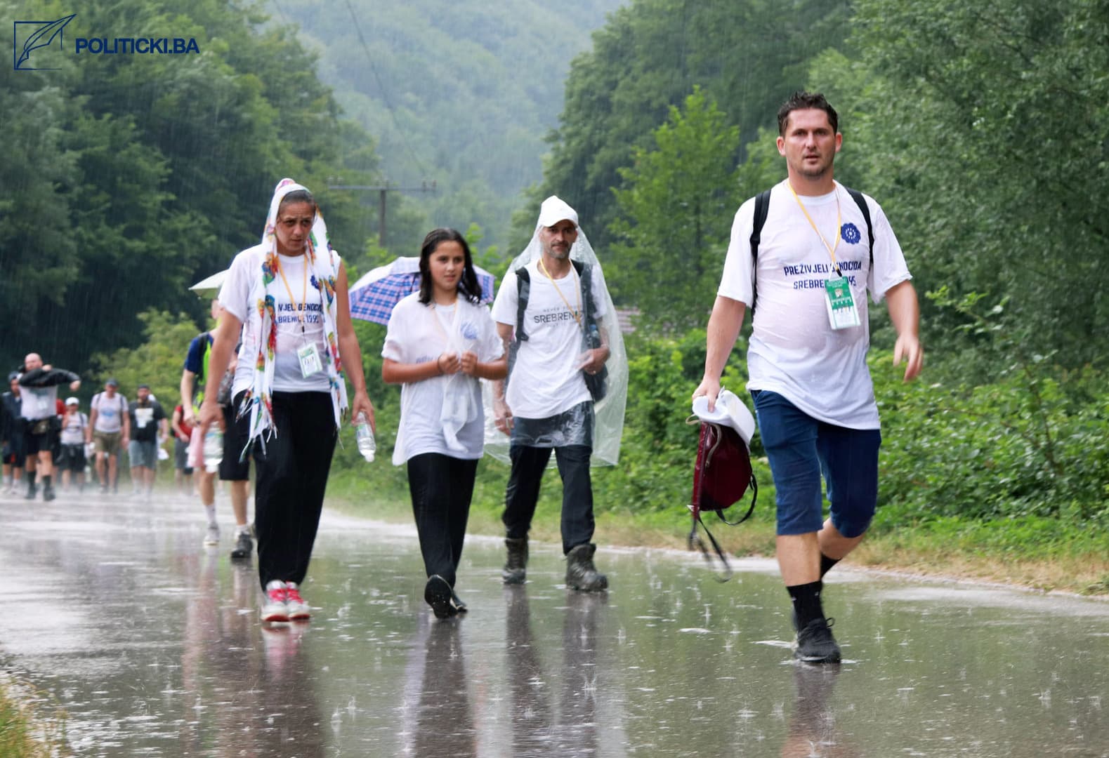 U Maršu mira jako puno mladih ljudi. Ubijenih u genocidu ima se ko sjećati - slika 6
