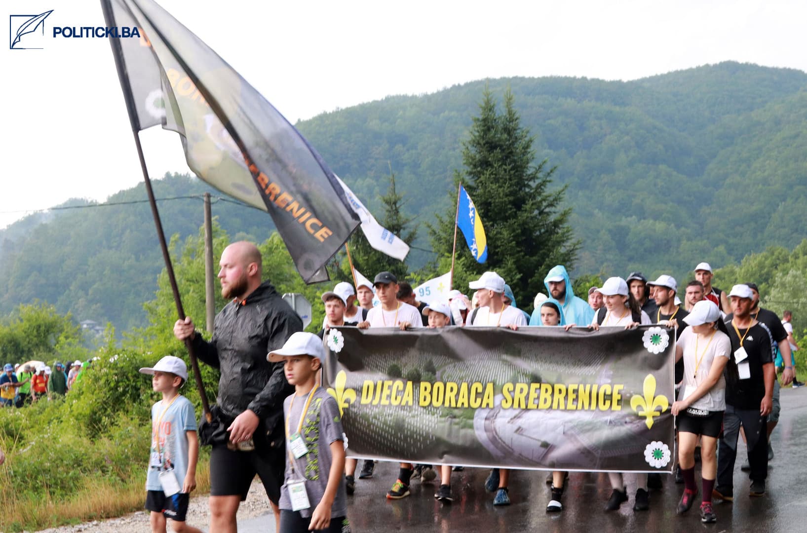 U Maršu mira jako puno mladih ljudi. Ubijenih u genocidu ima se ko sjećati - slika 7