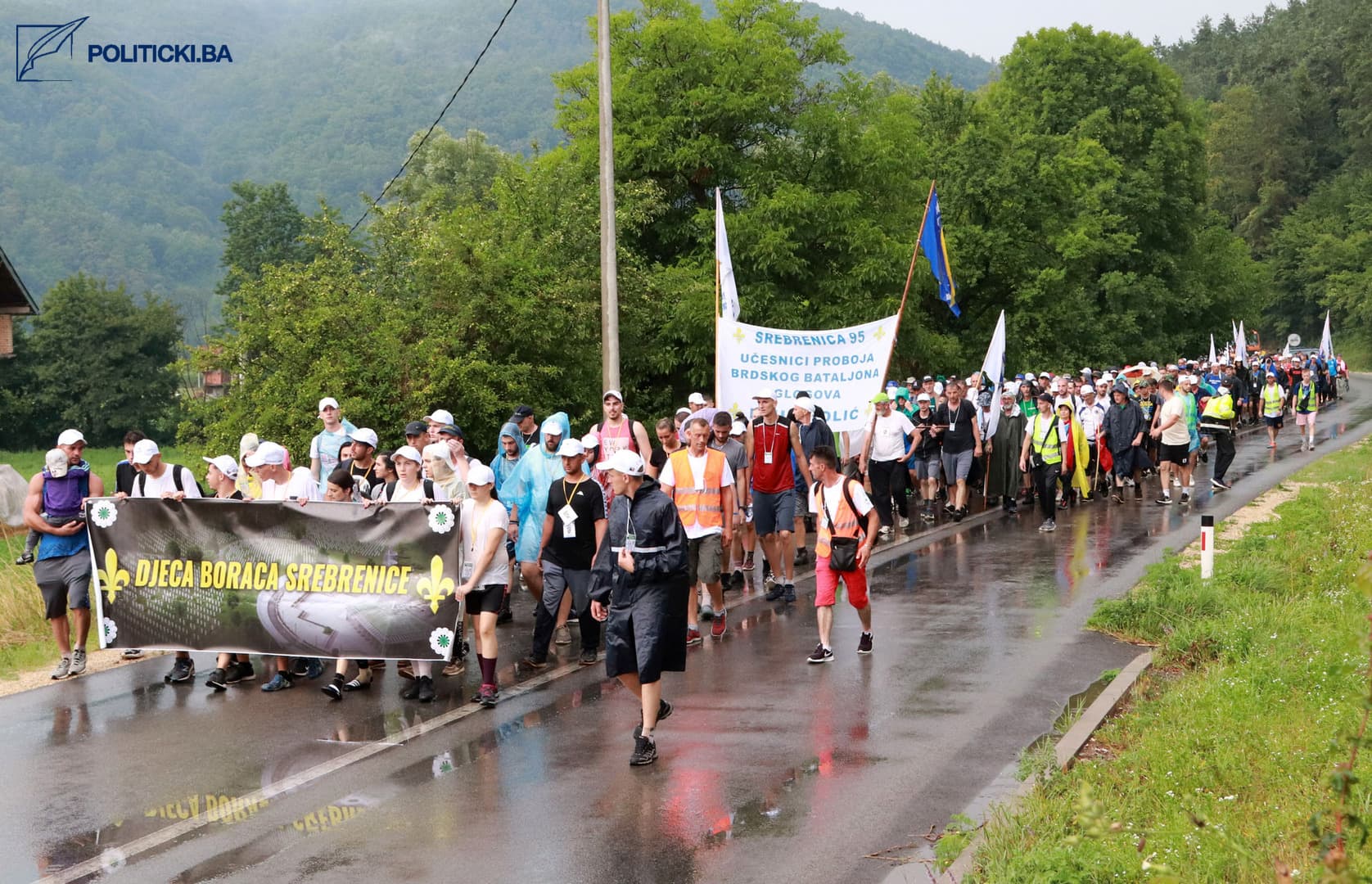 U Maršu mira jako puno mladih ljudi. Ubijenih u genocidu ima se ko sjećati - slika 3