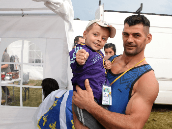 U Maršu mira jako puno mladih ljudi. Ubijenih u genocidu ima se ko sjećati