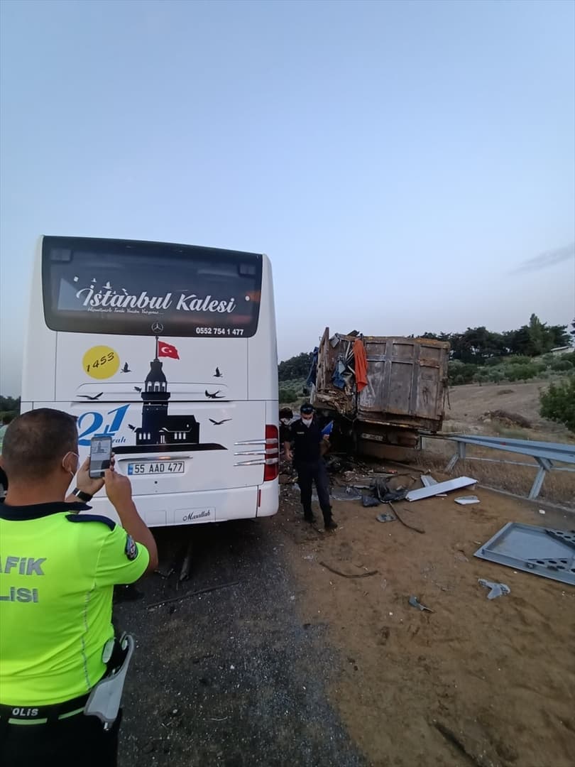 Turska: U sudaru autobusa i kamiona poginulošest osoba, 42 povrijeđenih - slika 2