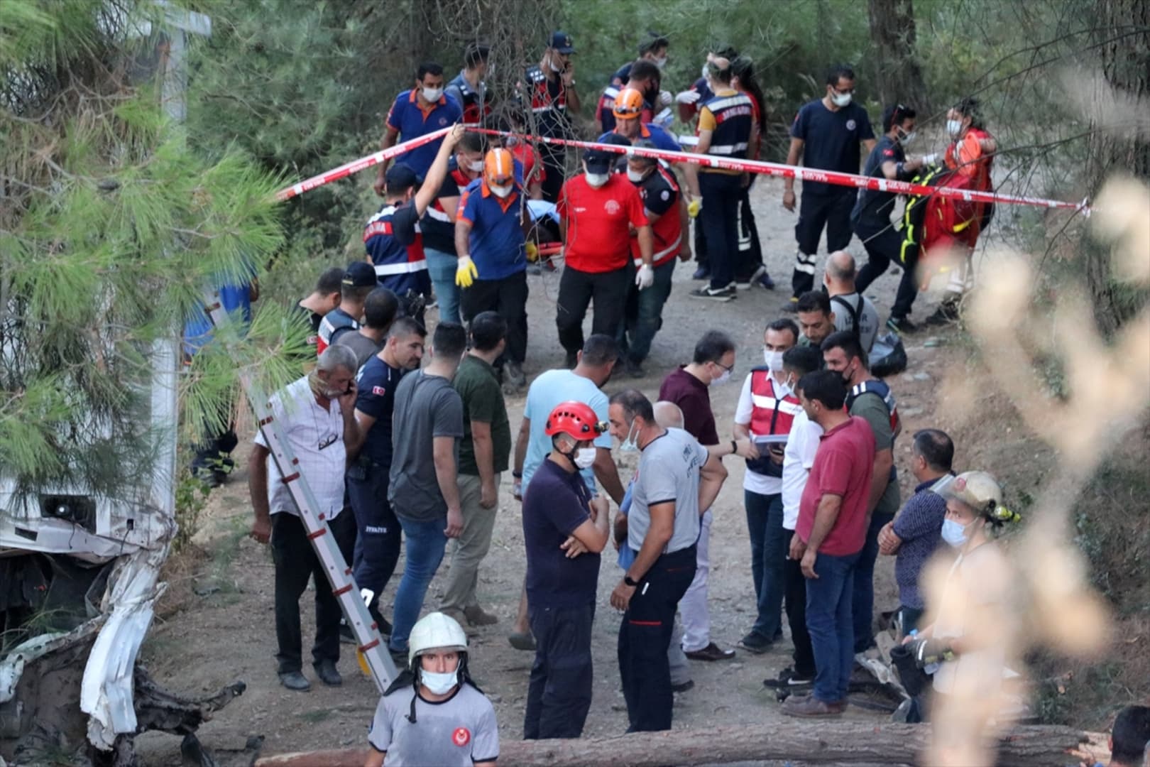 Prevrnuo se minibus u Izmiru, poginulo šest osoba - slika 2