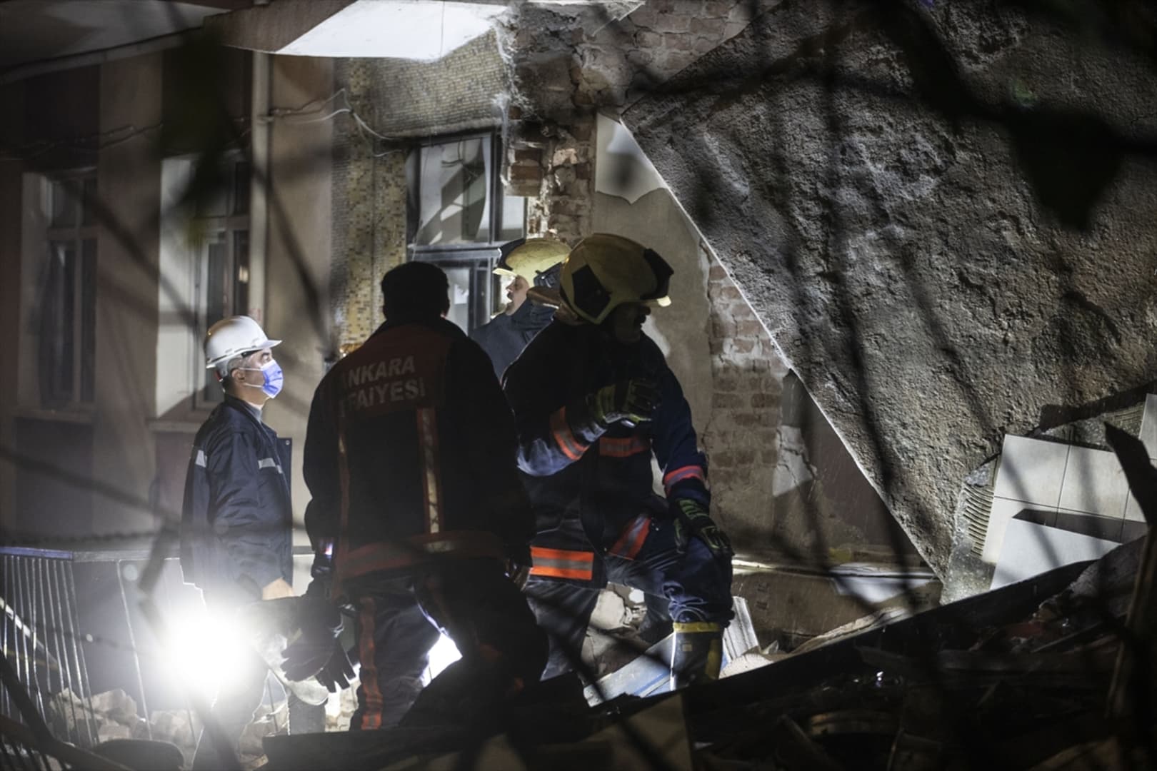 Turska: U eksploziji plina poginuli otac i kćerkica - slika 18