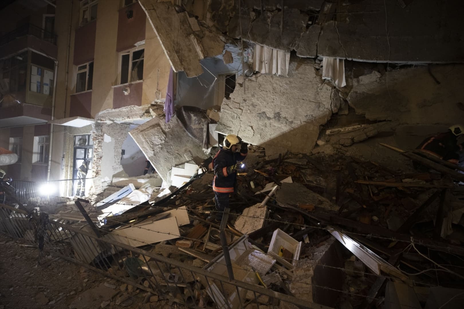 Turska: U eksploziji plina poginuli otac i kćerkica - slika 8