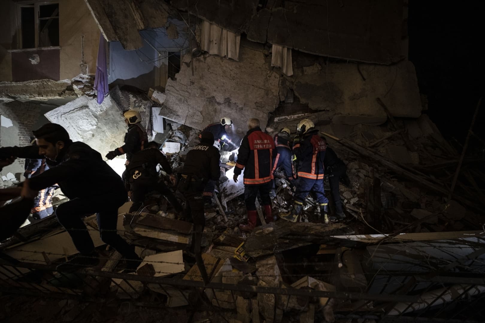 Turska: U eksploziji plina poginuli otac i kćerkica - slika 9