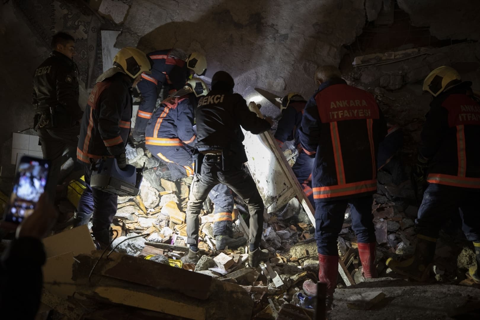 Turska: U eksploziji plina poginuli otac i kćerkica - slika 12