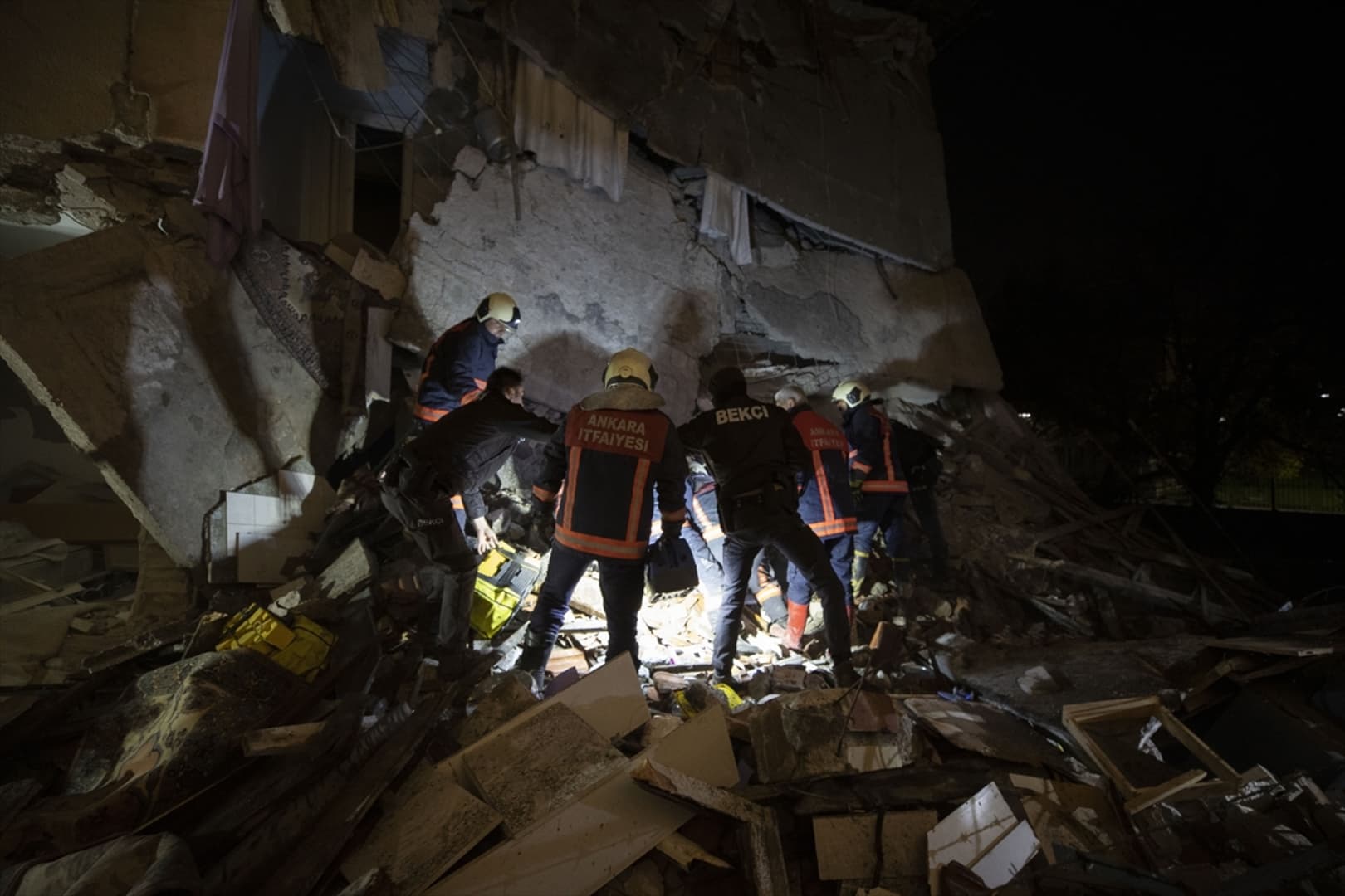 Turska: U eksploziji plina poginuli otac i kćerkica - slika 14