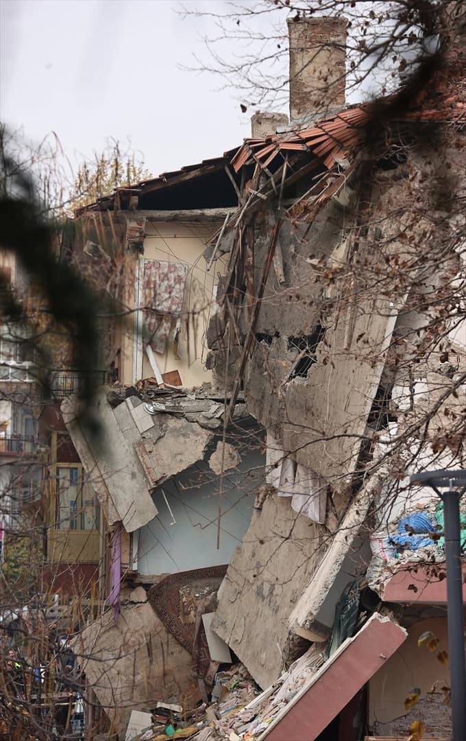 Turska: U eksploziji plina poginuli otac i kćerkica - slika 26