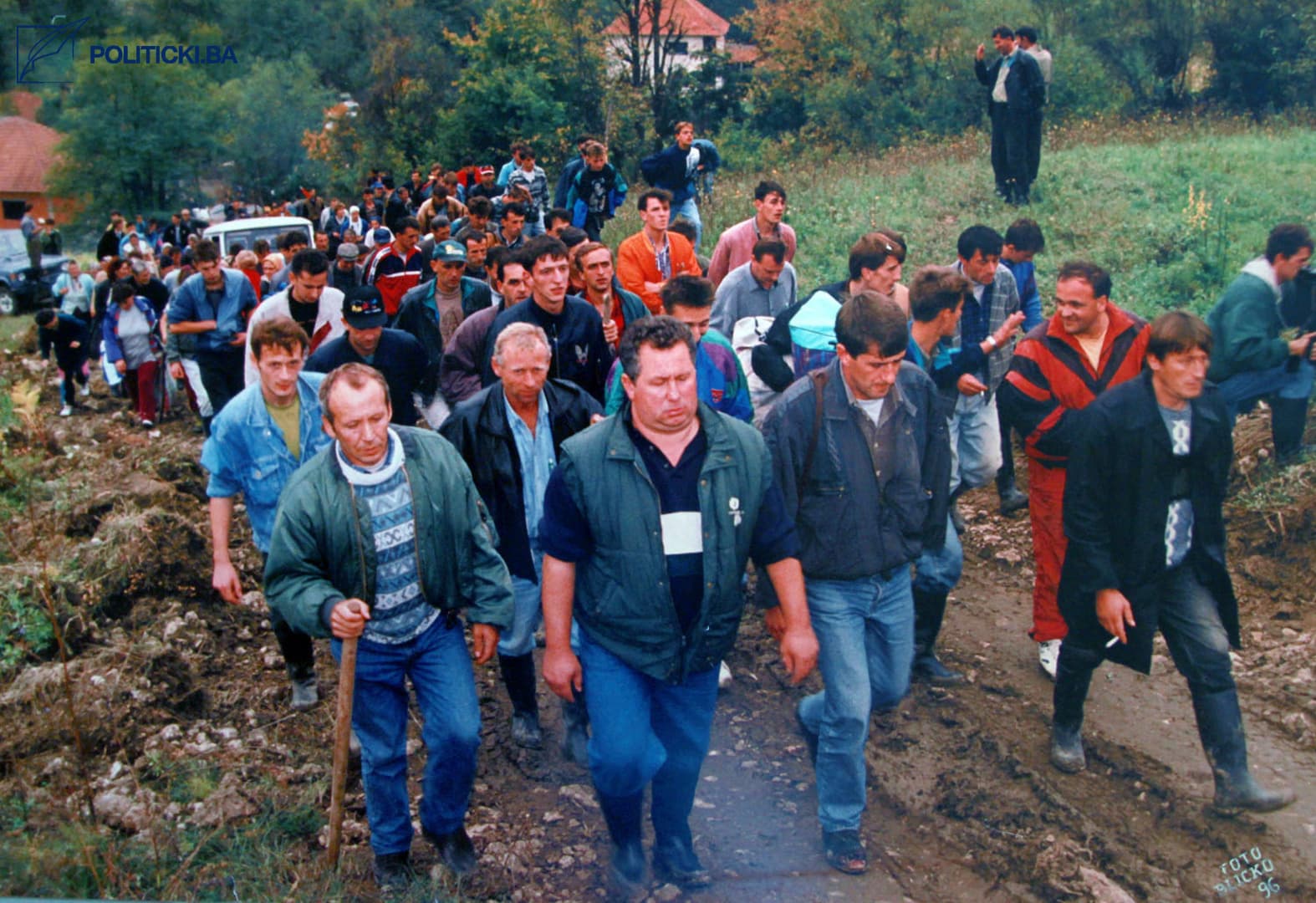 Sjećamo li se Bracike? Njegov tabut kroz Kozluk je nosilo hiljade ruku - slika 20