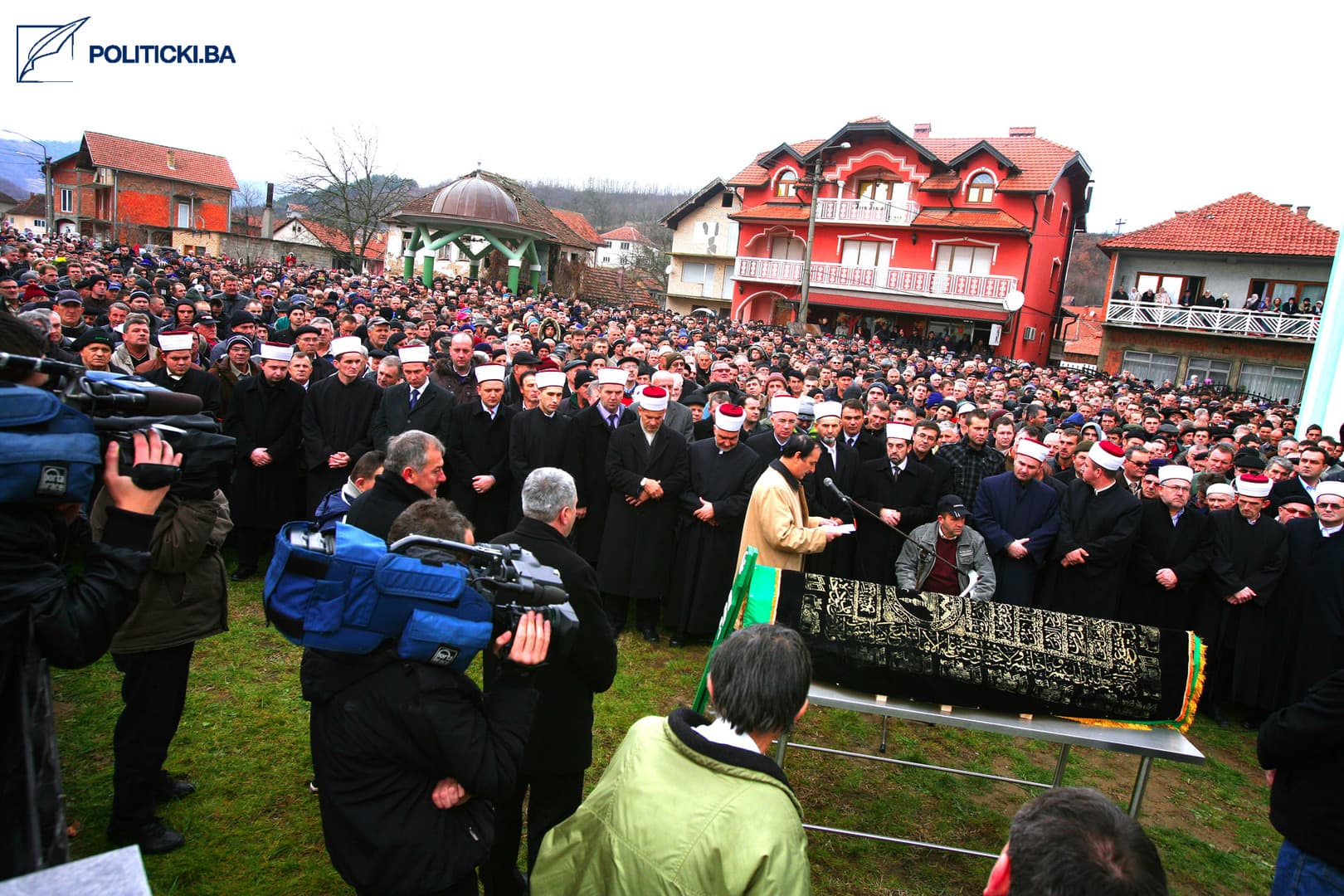 Sjećamo li se Bracike? Njegov tabut kroz Kozluk je nosilo hiljade ruku - slika 7