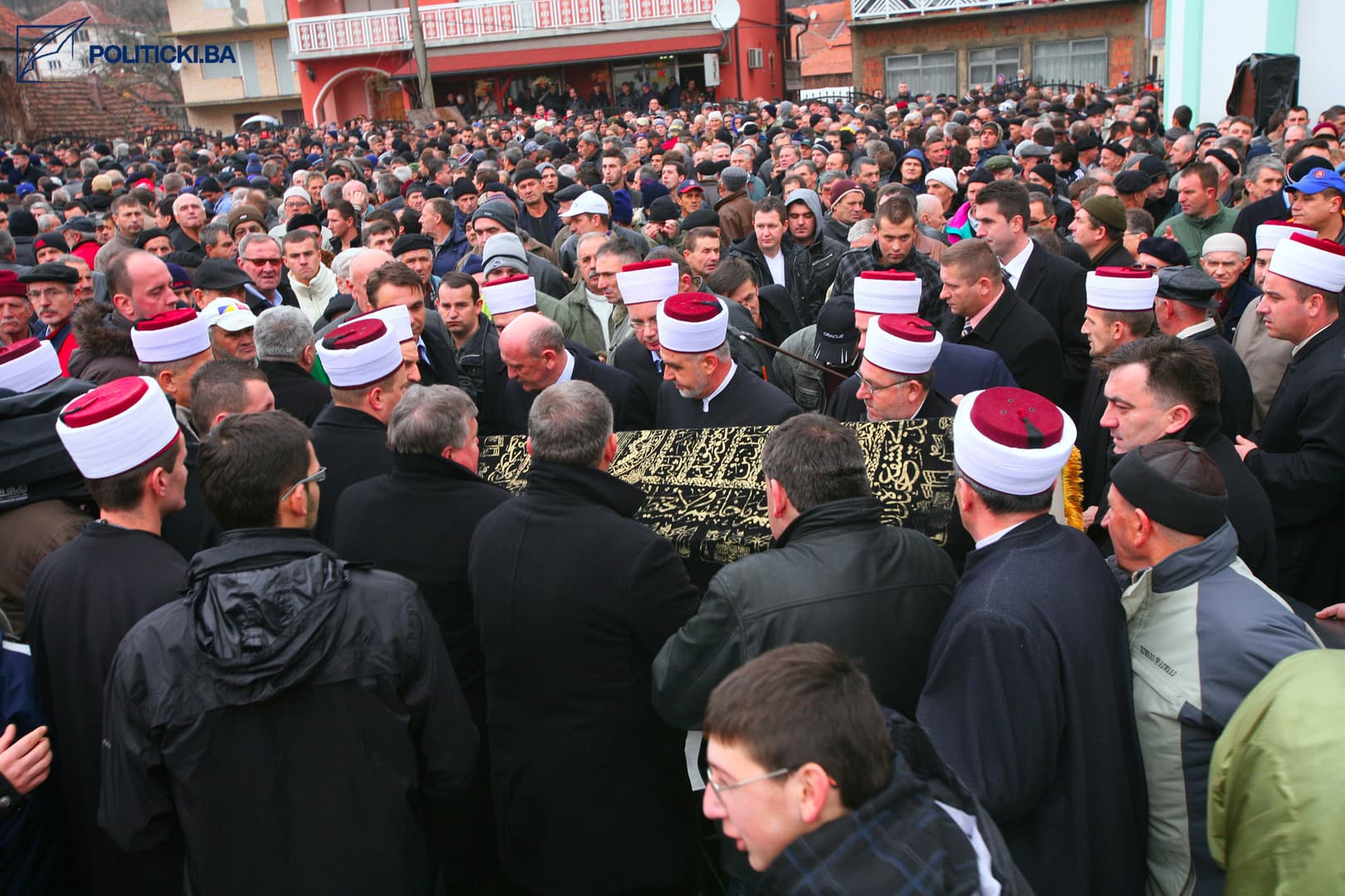 Sjećamo li se Bracike? Njegov tabut kroz Kozluk je nosilo hiljade ruku - slika 8