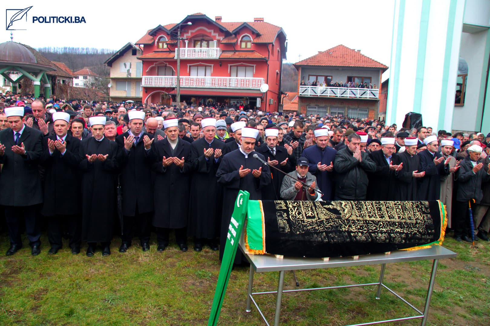 Sjećamo li se Bracike? Njegov tabut kroz Kozluk je nosilo hiljade ruku - slika 13