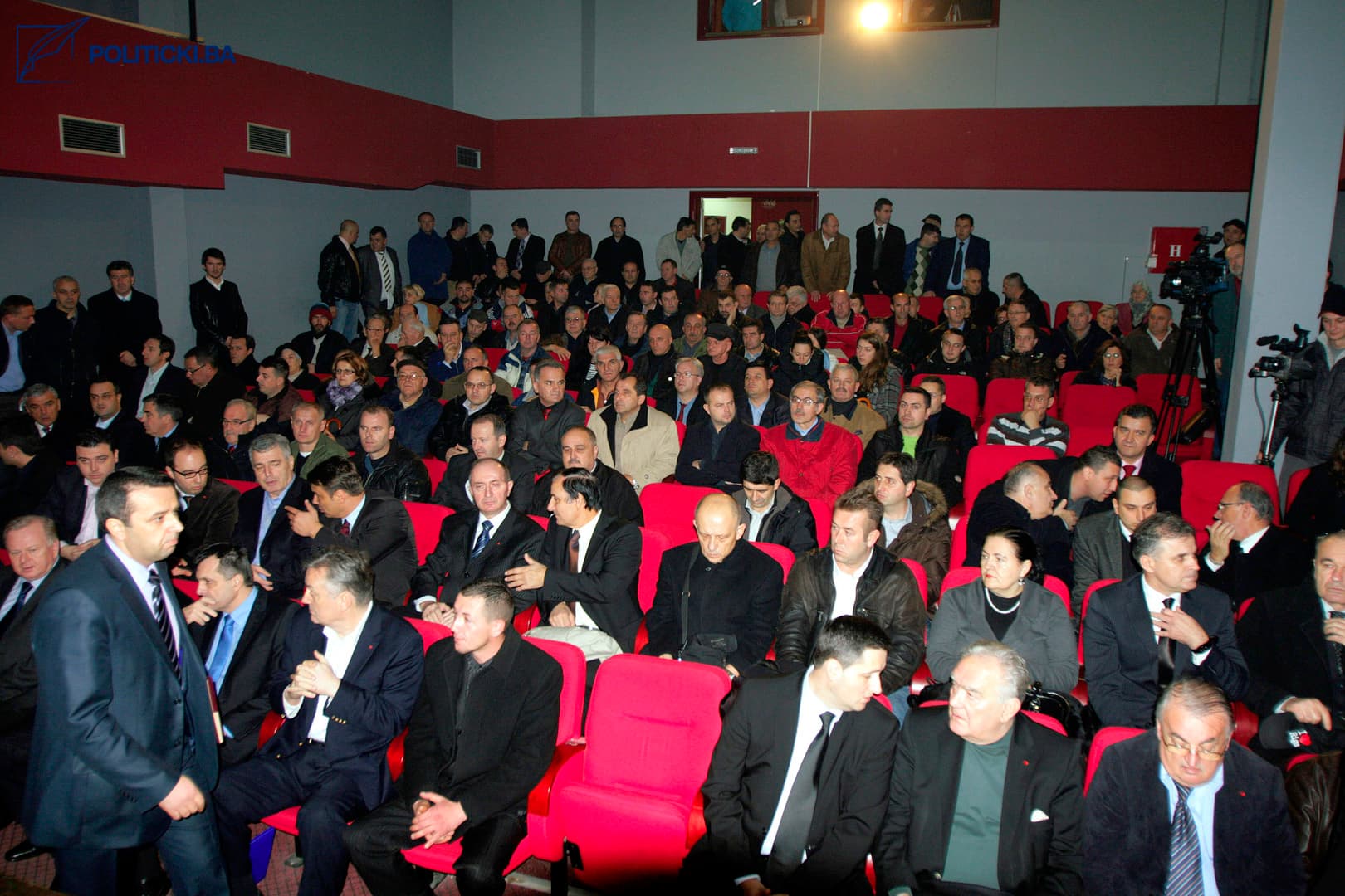 Sjećamo li se Bracike? Njegov tabut kroz Kozluk je nosilo hiljade ruku - slika 14