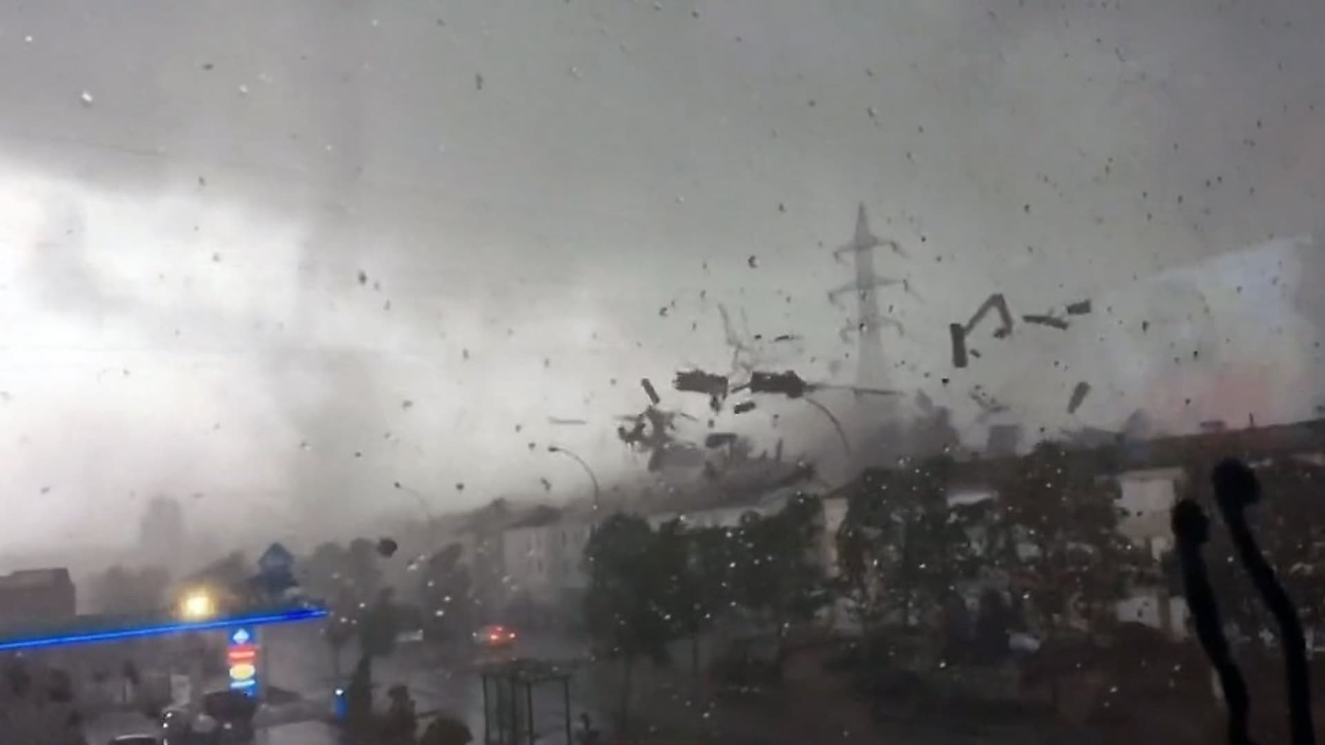 Tornado protutnjao Njemačkom. Najmanje jedno mrtvo - slika 1
