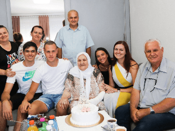 Nana Fata Orlović proslavila 79. rođendan