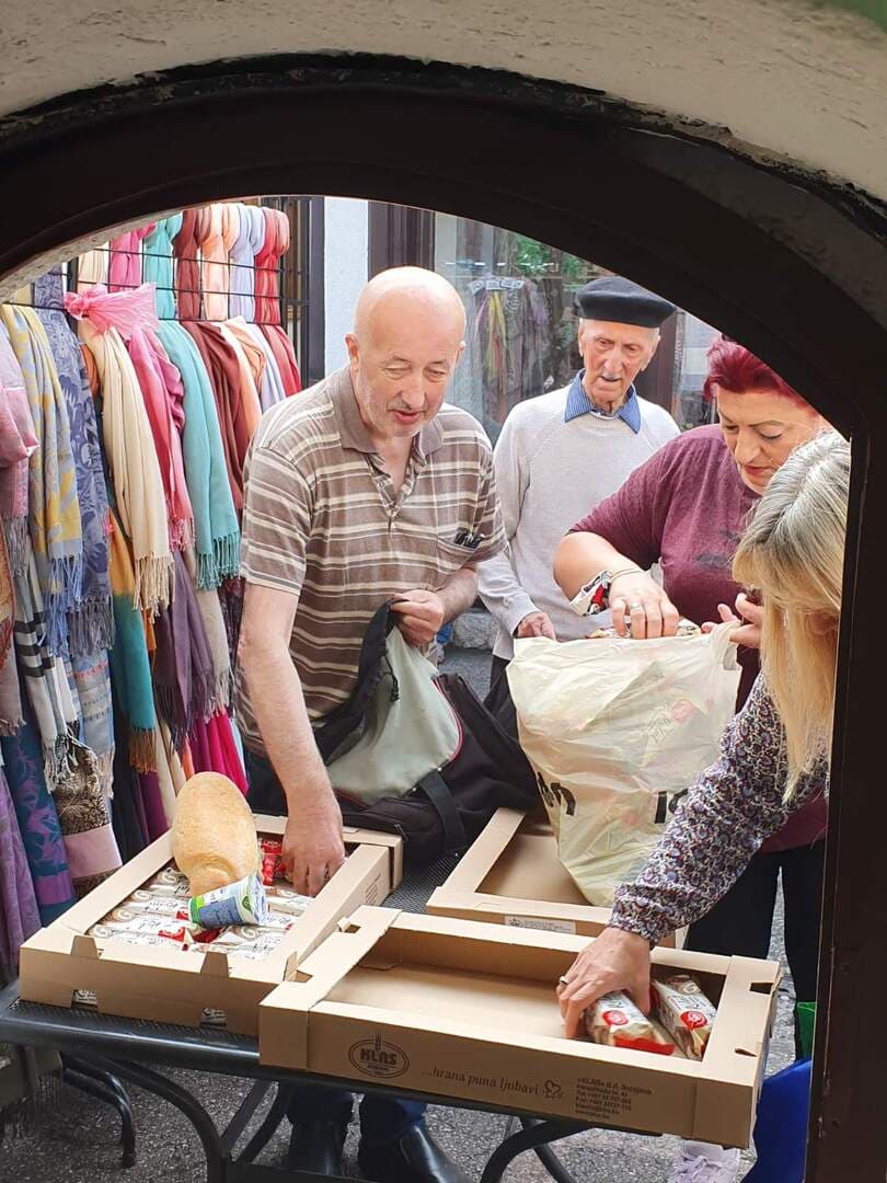 Klas donirao značajne količine Sarko rolata socijalno ugroženim stanovnicima - slika 4