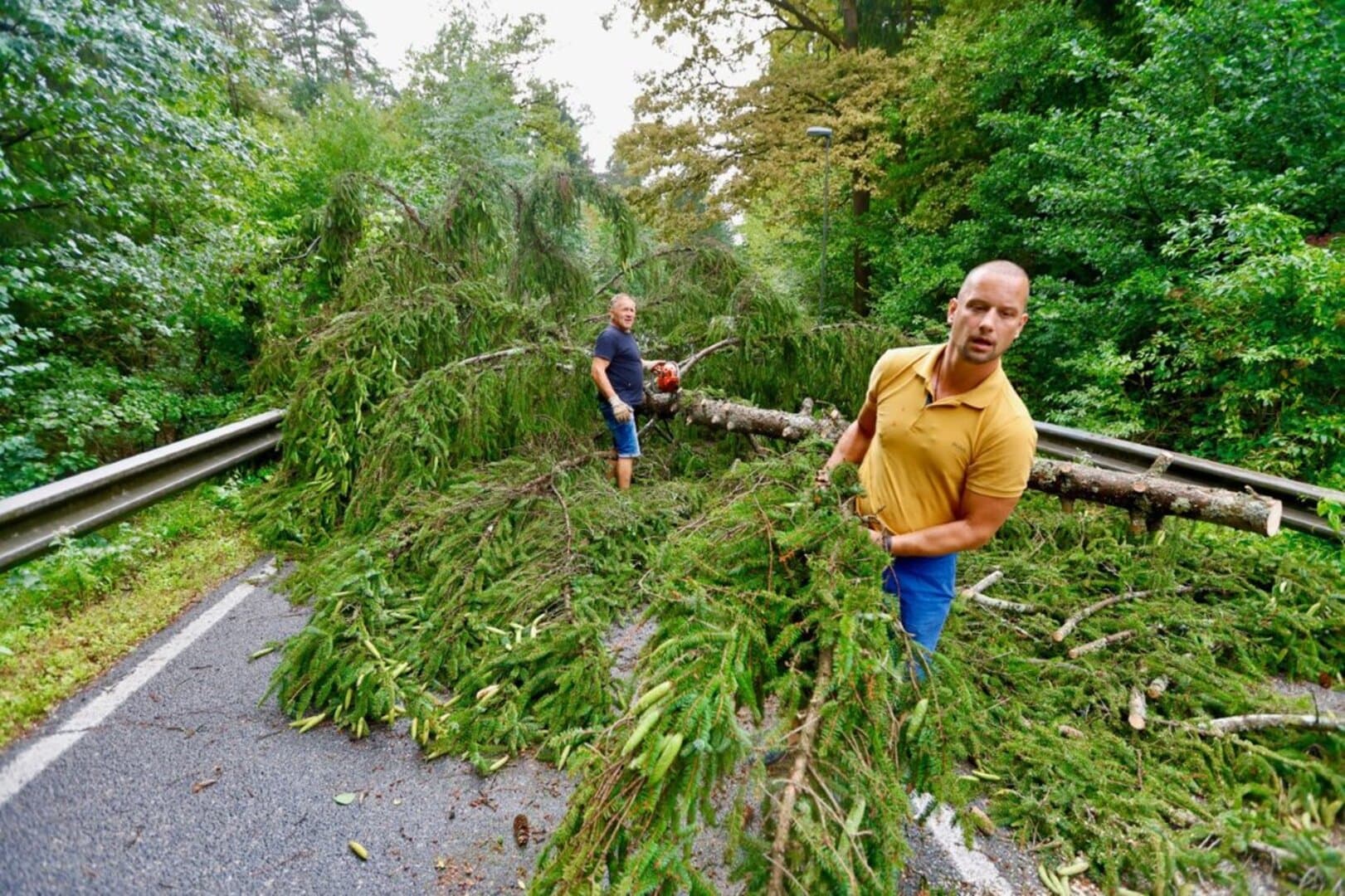Nevrijeme u Sloveniji. Vjetar čupao krovove. Ima povrijeđenih - slika 1