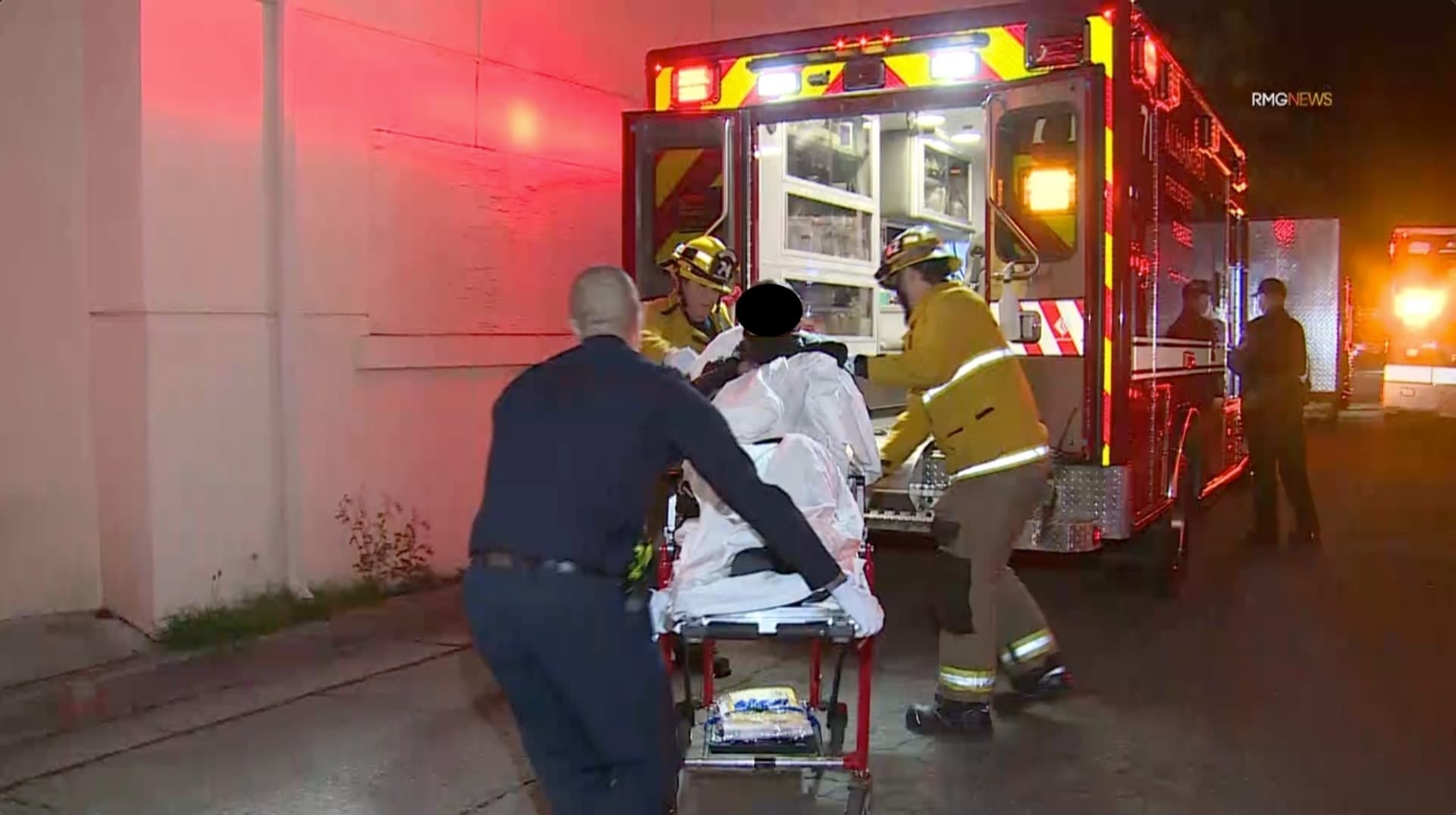 Najmanje 10 mrtvih u pucnjavi u Kaliforniji - slika 4