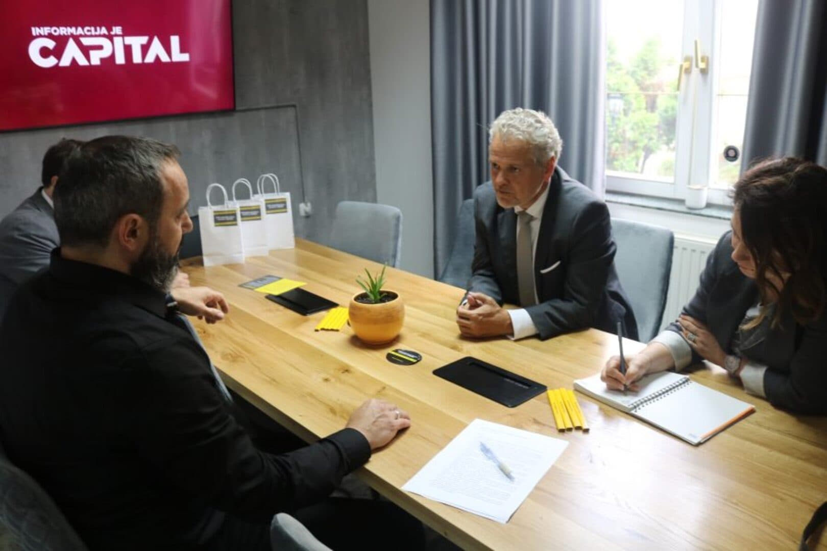 Sattler: Sankcije EU prema vlastima Rs još uvijek su na snazi - slika 1