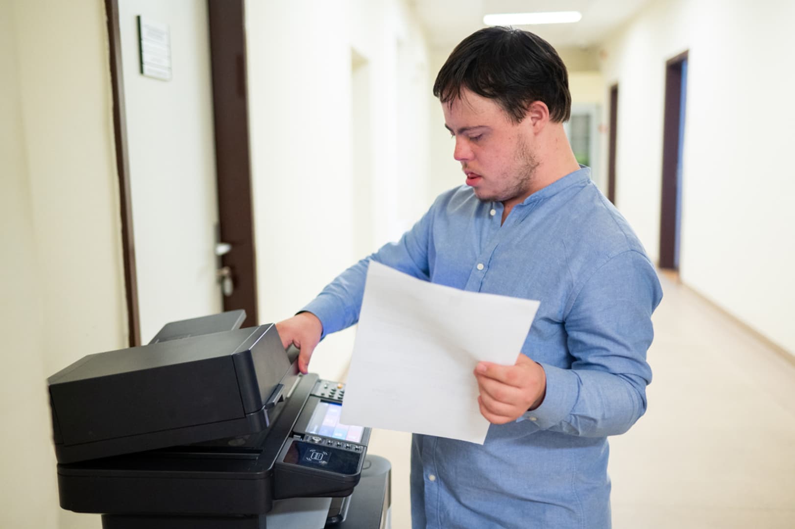 Anes Kujović: Prva osoba na svijetu s Down sindromom, stažist UN-a - slika 1