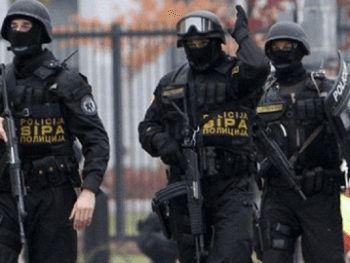 Velika policijska akcija među migrantima u Blažuju. Upalo 300 policajaca