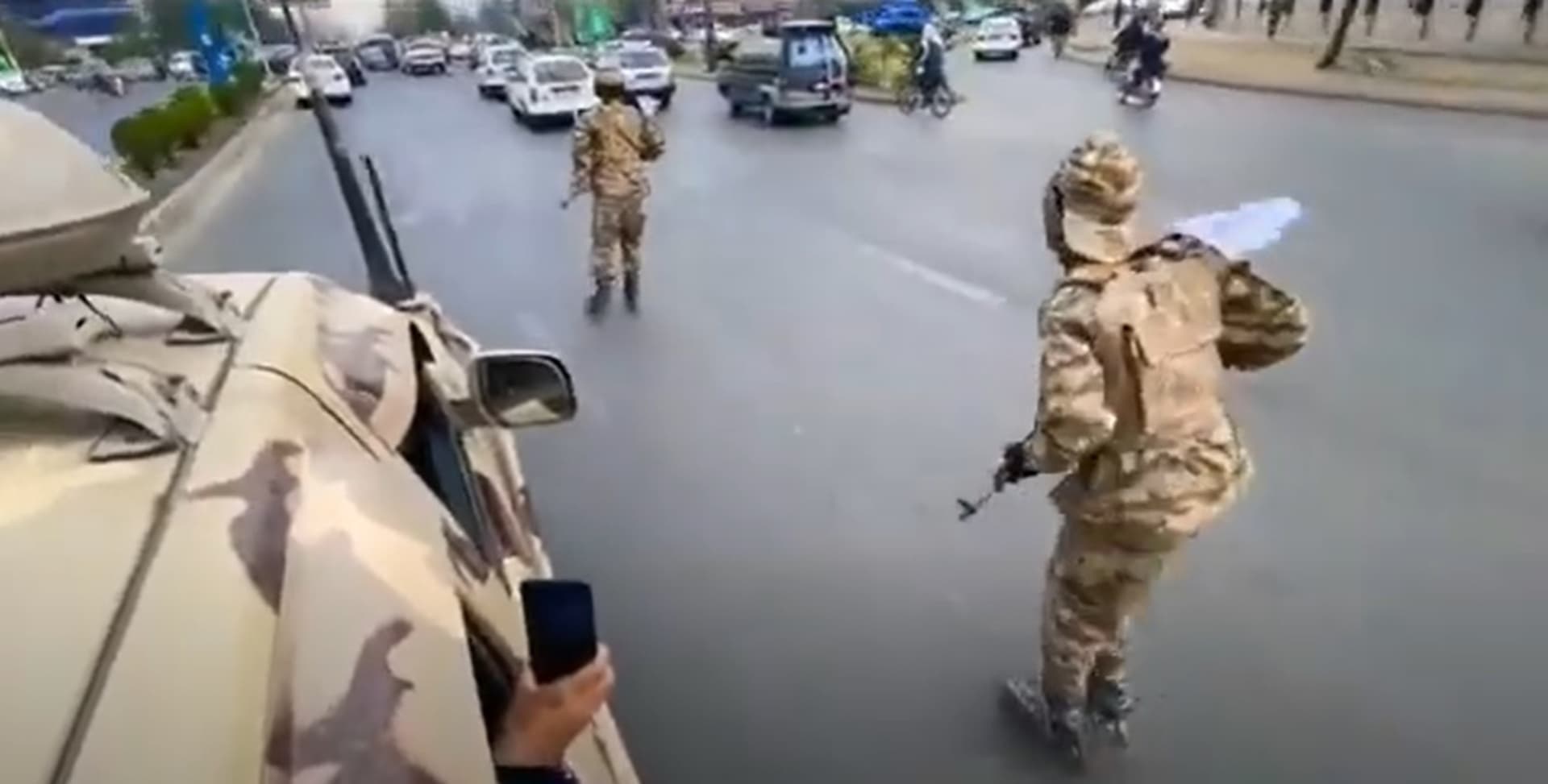 Talibani u patroli na rolšulama - slika 1