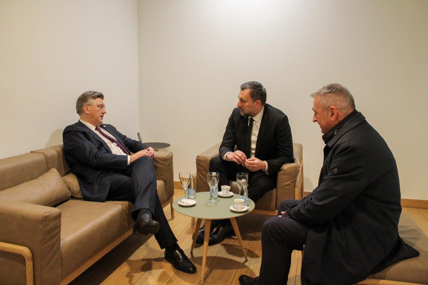 Skandal u najavi: Plenković ucjenjuje EU. Ne želi vidjeti Komšića - slika 1