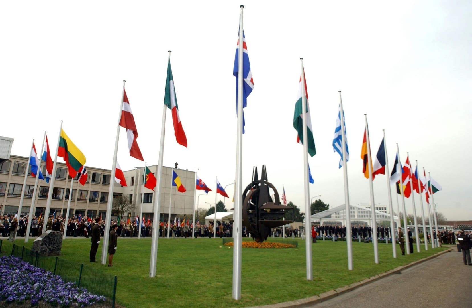 NATO razmatra opcije pomoći Bosni i Hercegovini - slika 1