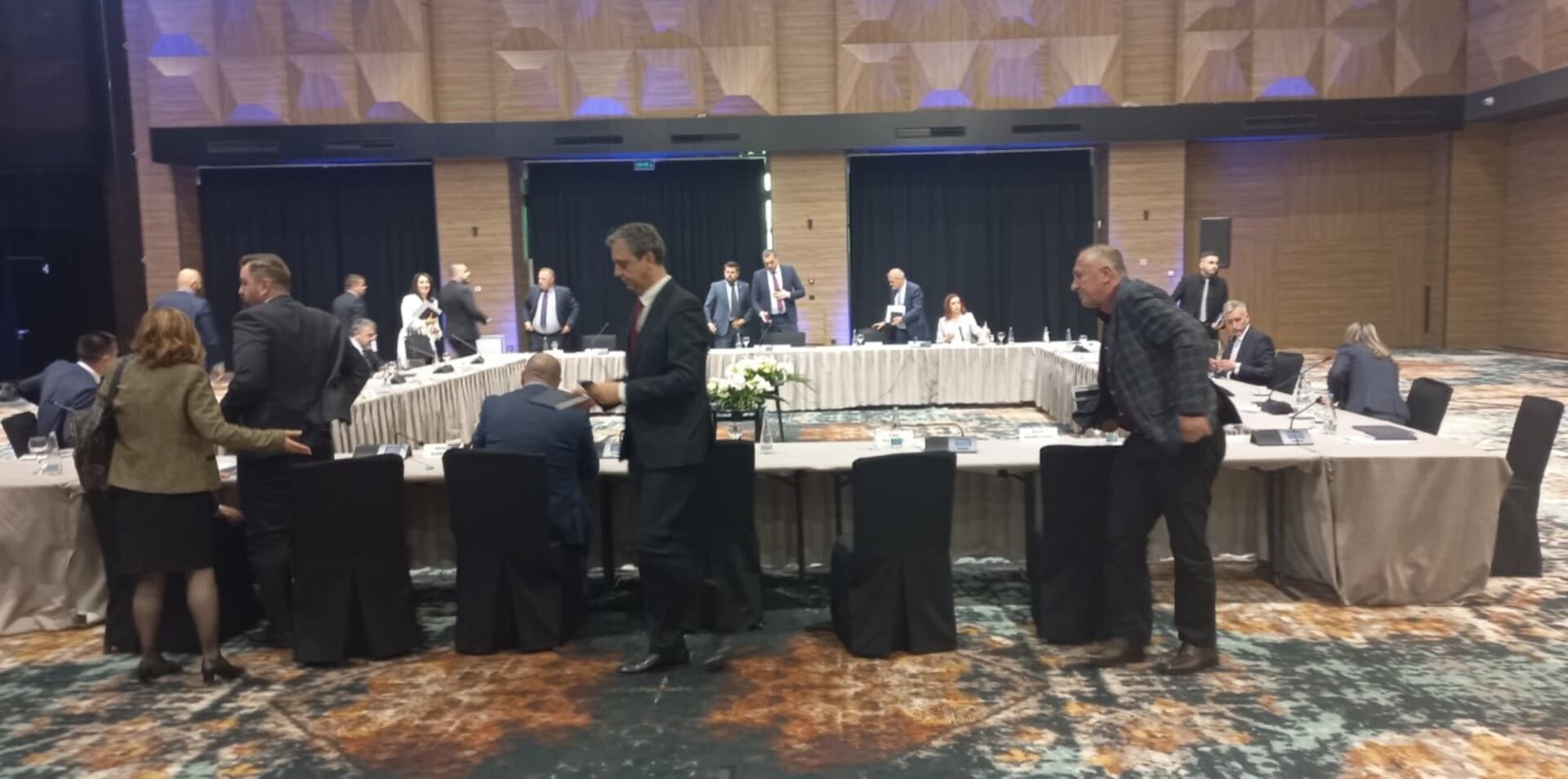 Reportaža sa Dininog sjedinjenja: Bošnjaci će u Evropu ali sa tri ili više žena - slika 1