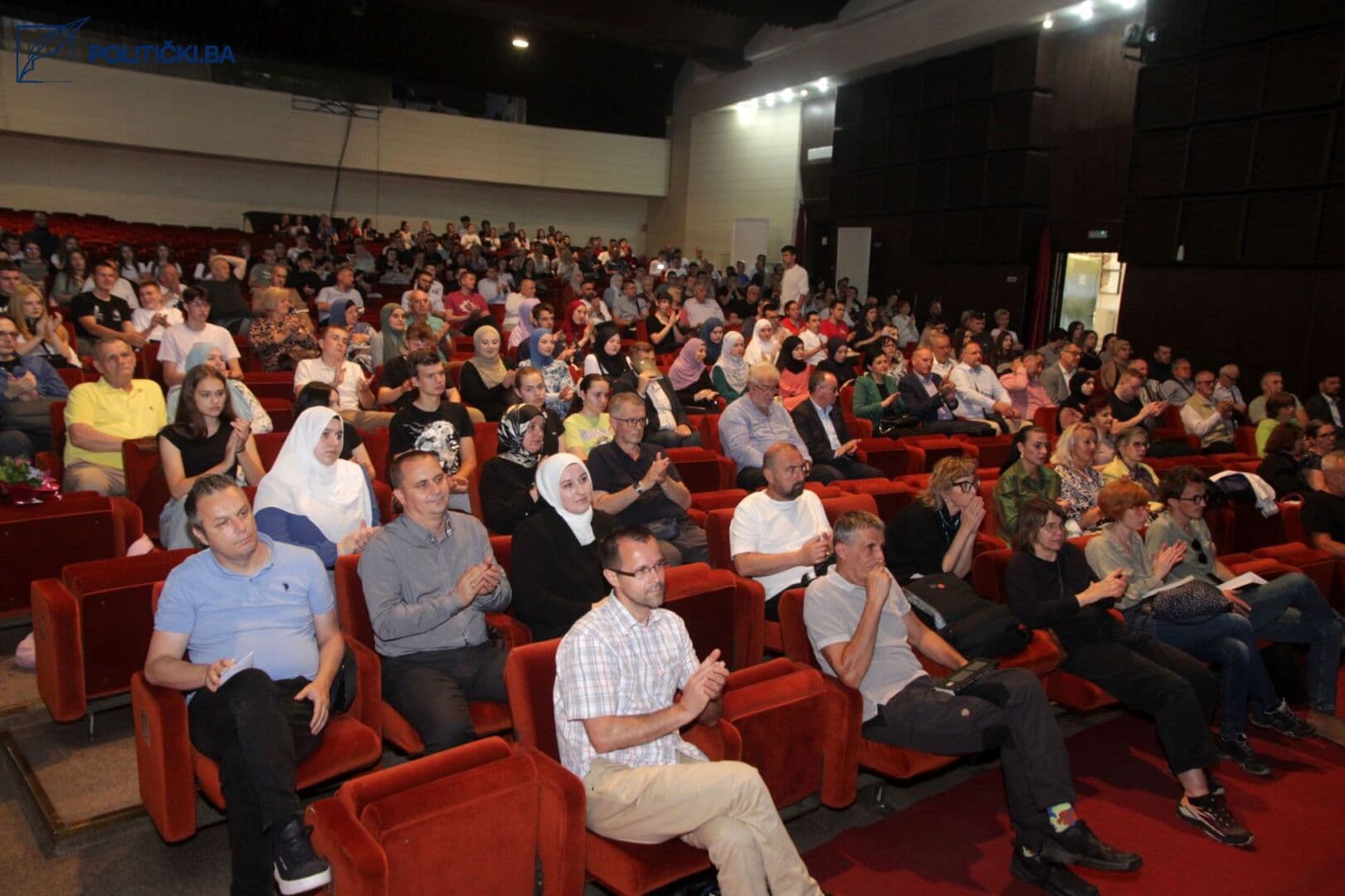 Roy Gutman u Tuzli – emotivni susret sa akterima događaja o kojima je u ratu pisao - slika 7