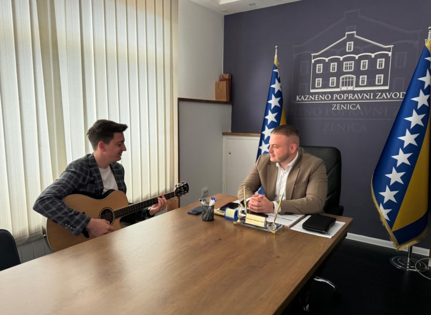 Isak u zeničkom zatvoru ugostio bh. takmičara u Zvezdama Granda - slika 1