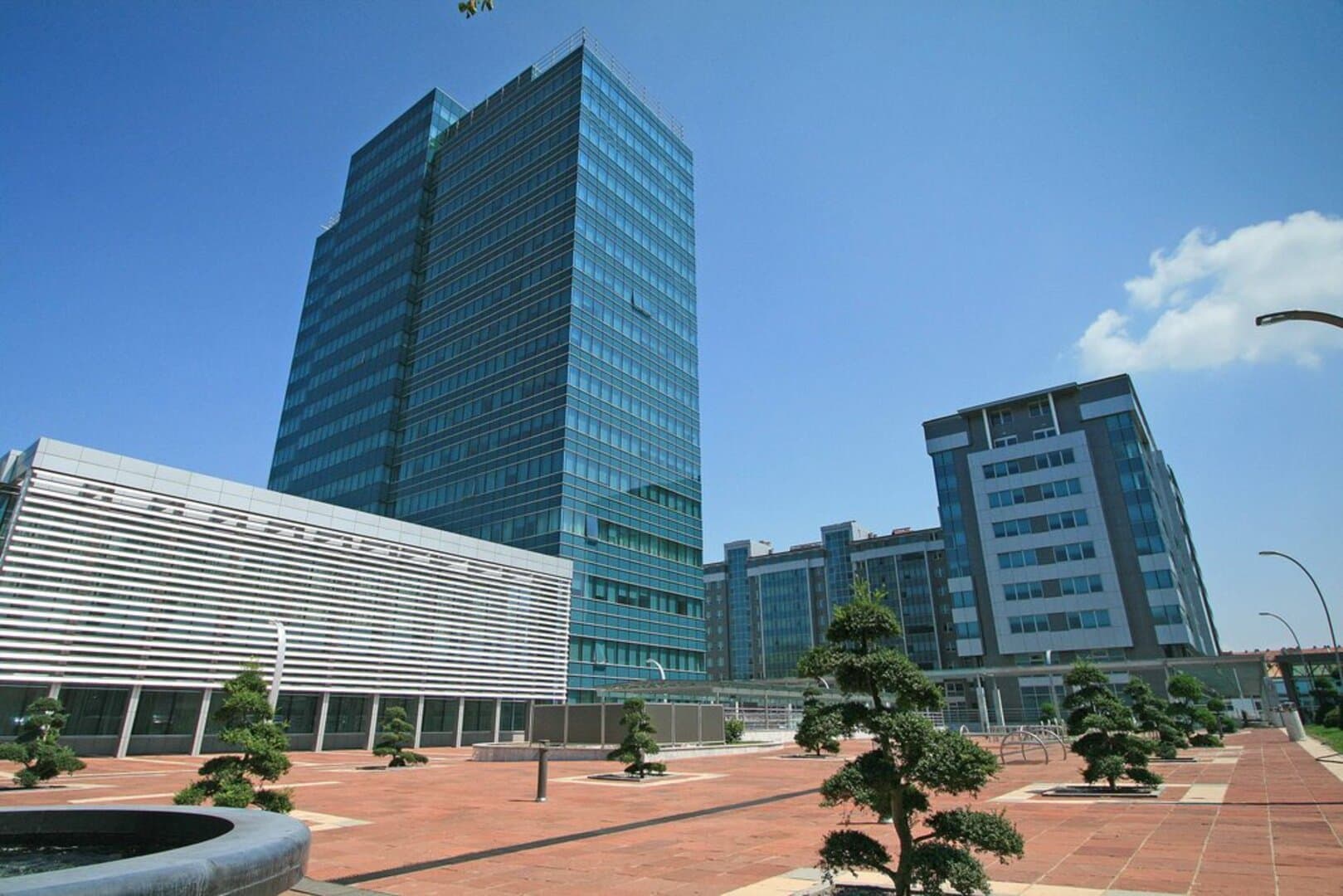 Vlada Rs umjesto osam plaća odštetu od 100 miliona KM - slika 1