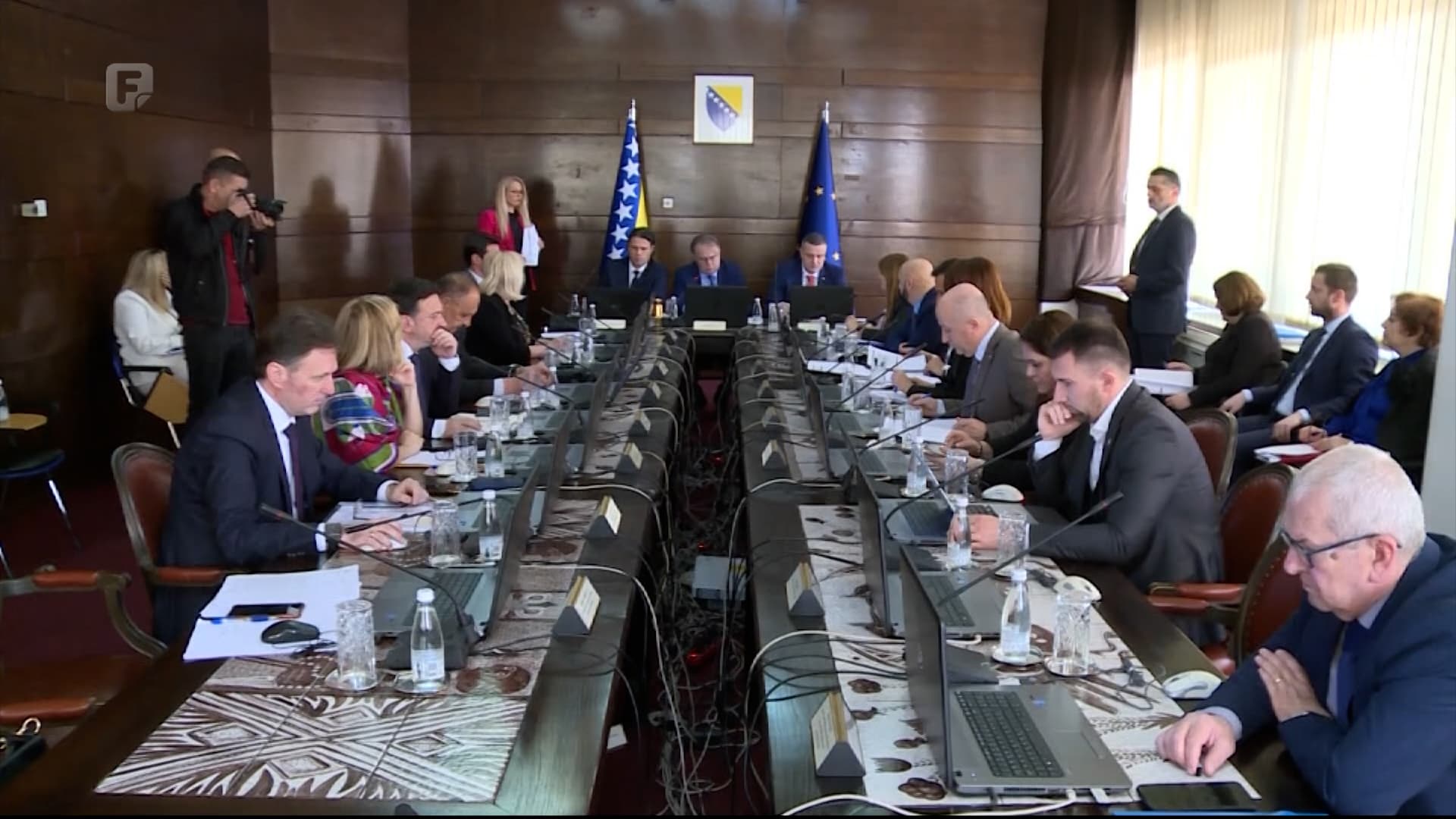 Nije problem zaduživanje Vlade FBiH nego gdje se taj novac troši - slika 1