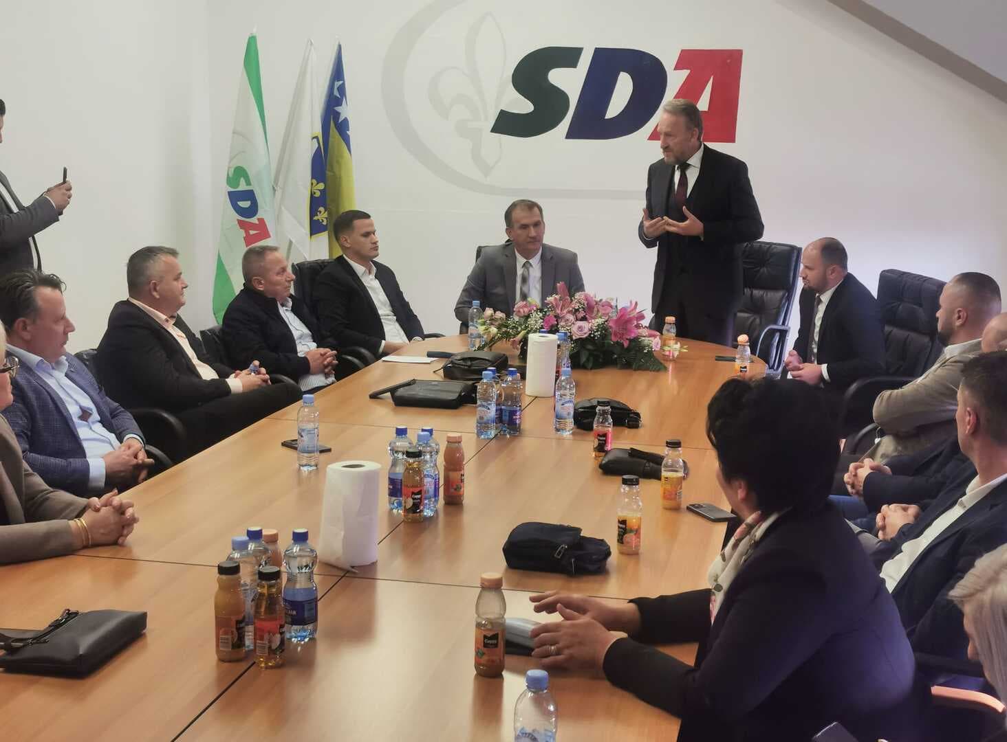 Izetbegović u TK: Osvojili smo 53.000 glasova više od Trojke - slika 1