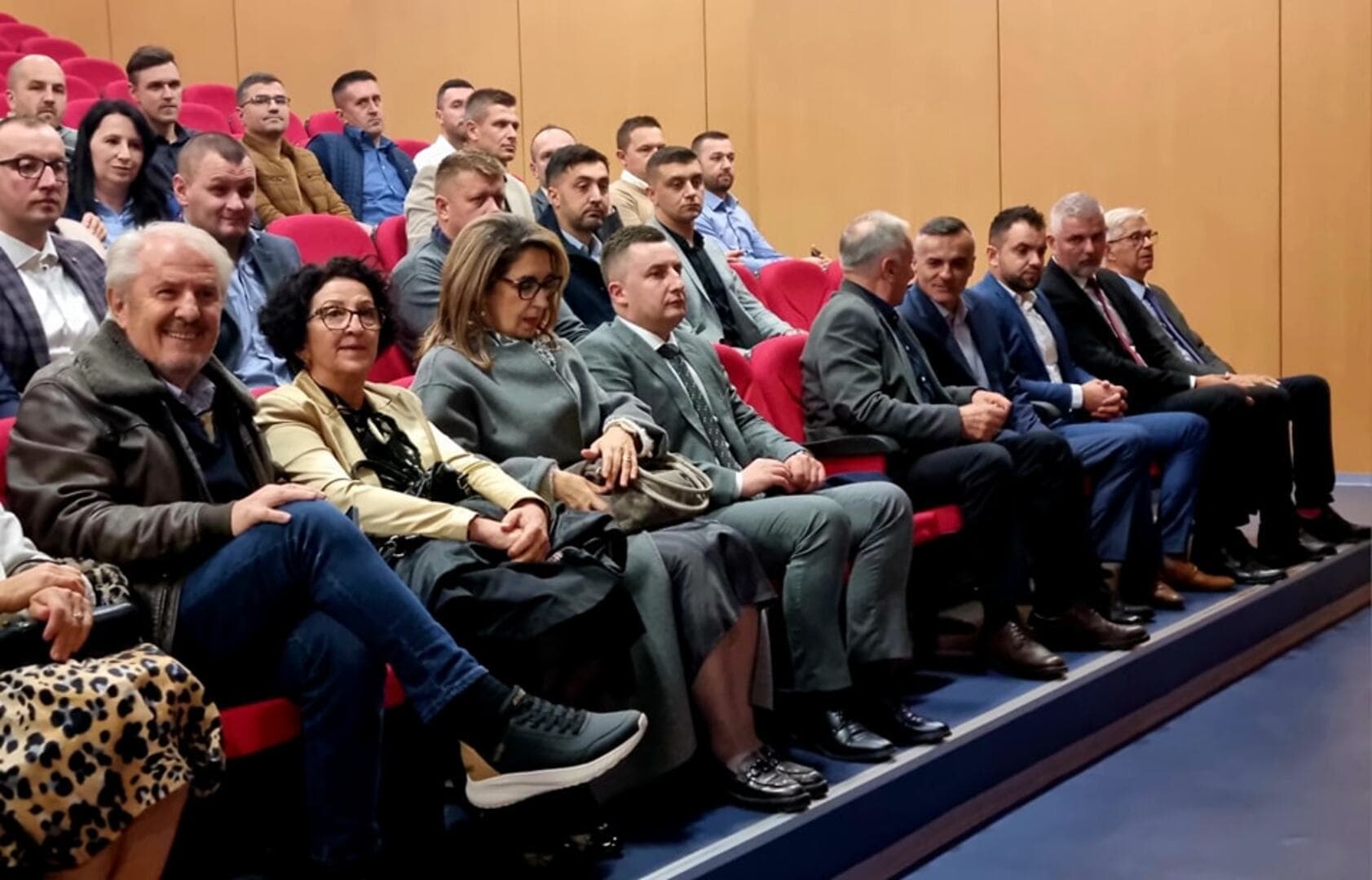 Izetbegović: Pobjeda na lokalnim, najava je pobjede SDA 2026. - slika 12