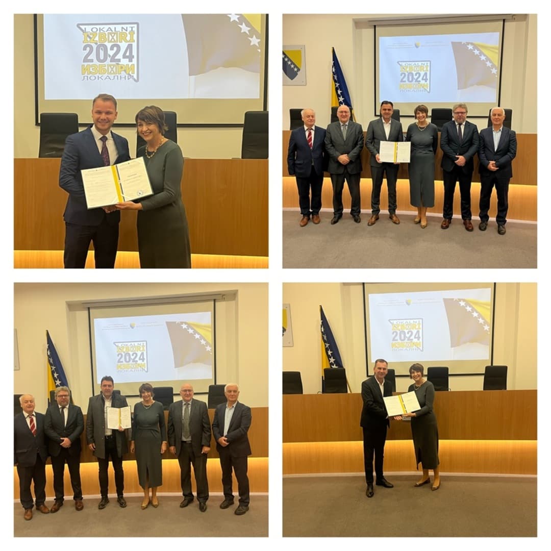 Uručeni certifikati Stanivukoviću, Gajiću, Mašiću... - slika 1