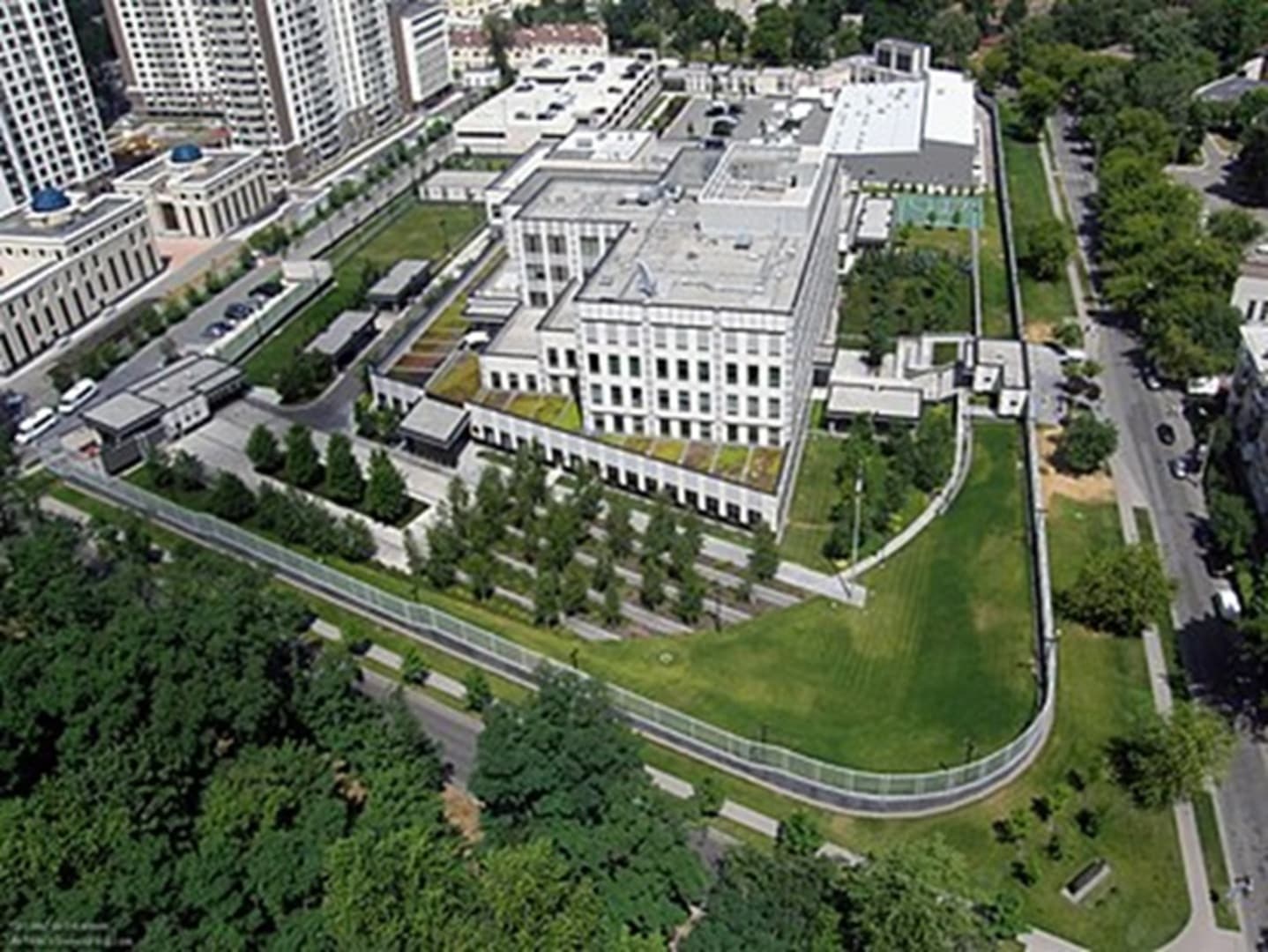 SAD zatvorile ambasadu u Kijevu - slika 1