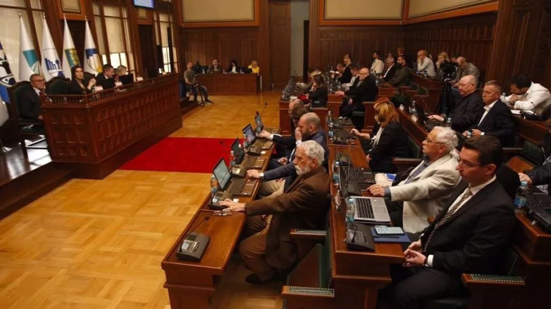 Trojka zatvara sramotni krug: Cirkus oko izbora gradonačelnika Sarajeva - slika 1