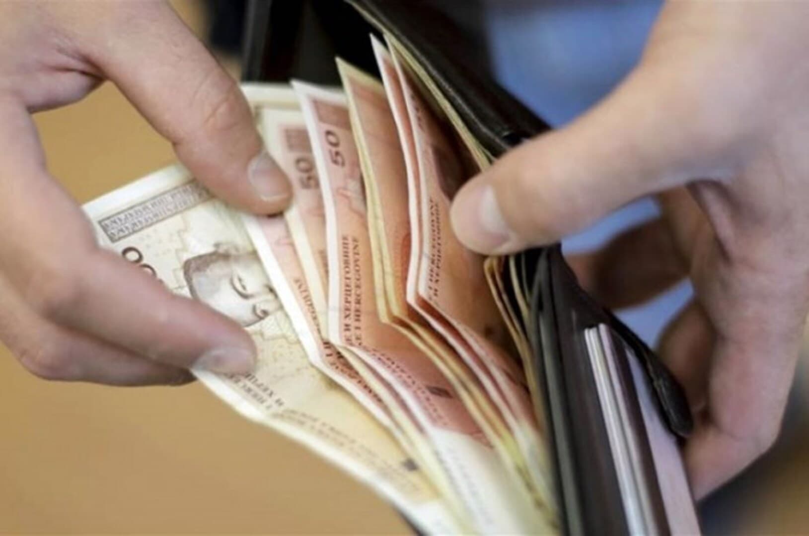 Za mjesec dana dobio platu veću od 860.000 KM! - slika 1