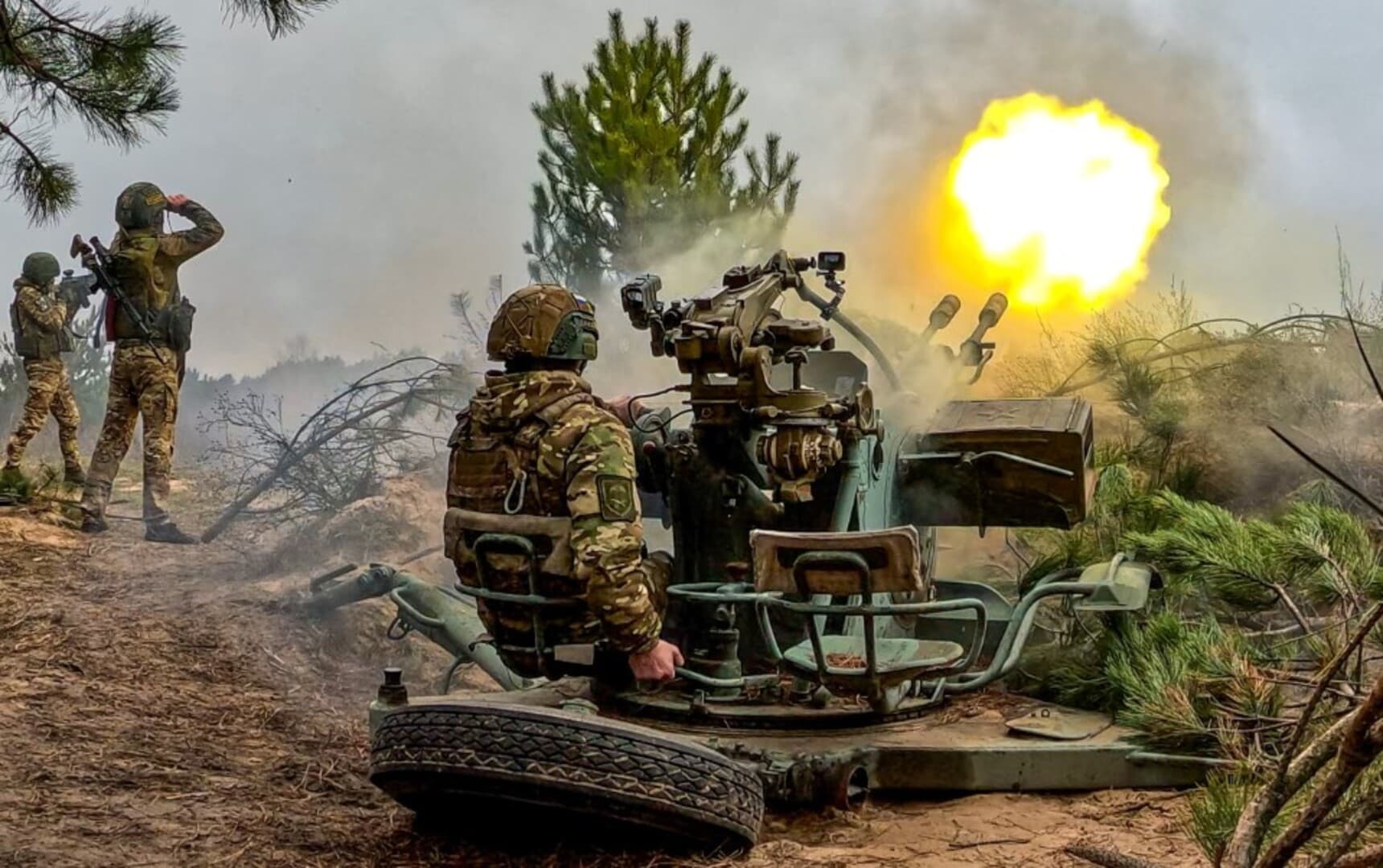 Ukrajinci napali ruske rafinerije. Buknuli požari - slika 1