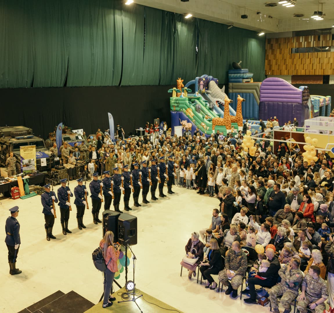 Vojnici EUFOR-a i OS BiH druže se danas sa djecom - slika 7