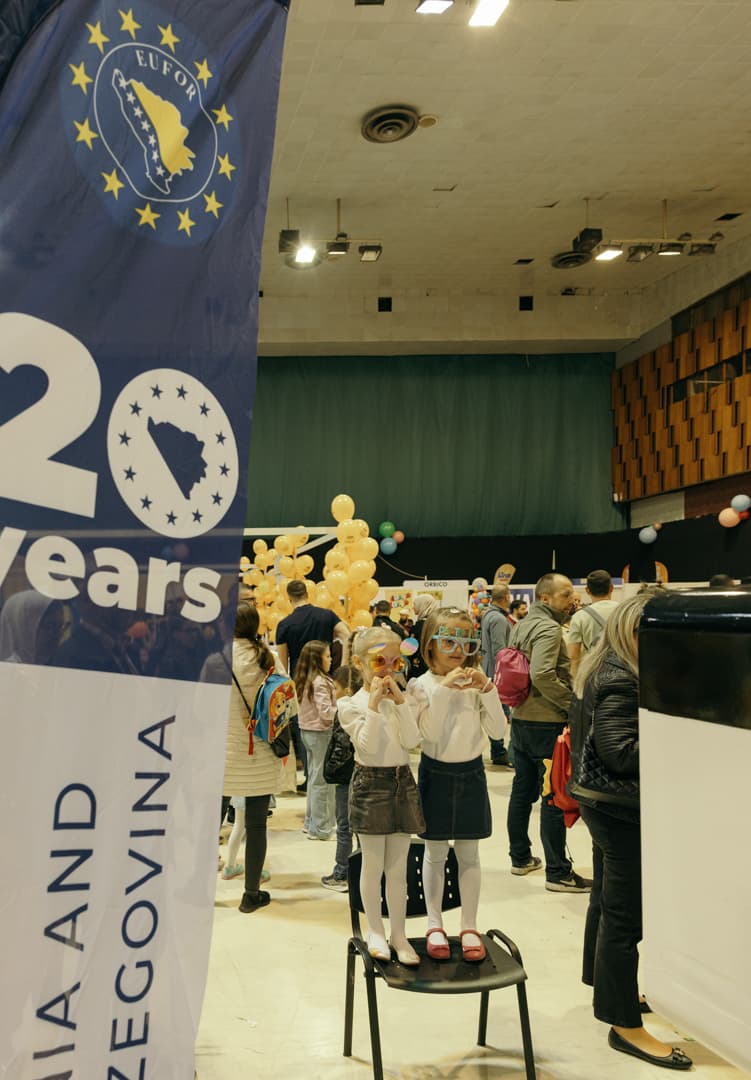 Vojnici EUFOR-a i OS BiH druže se danas sa djecom - slika 5